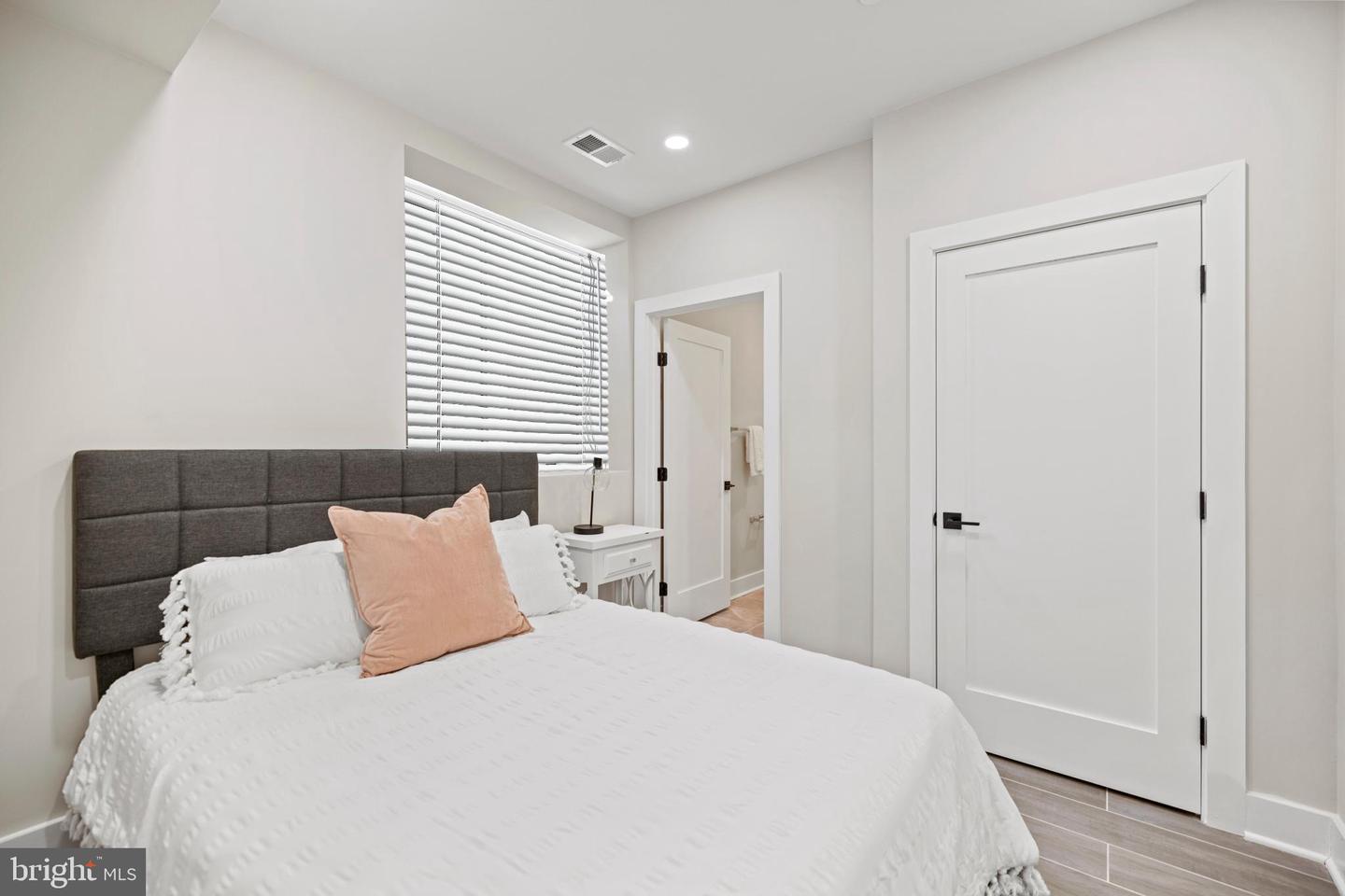 824 18TH ST NE #003, WASHINGTON, District Of Columbia 20002, 1 Bedroom Bedrooms, ,1 BathroomBathrooms,Residential,For sale,824 18TH ST NE #003,DCDC2212106 MLS # DCDC2212106