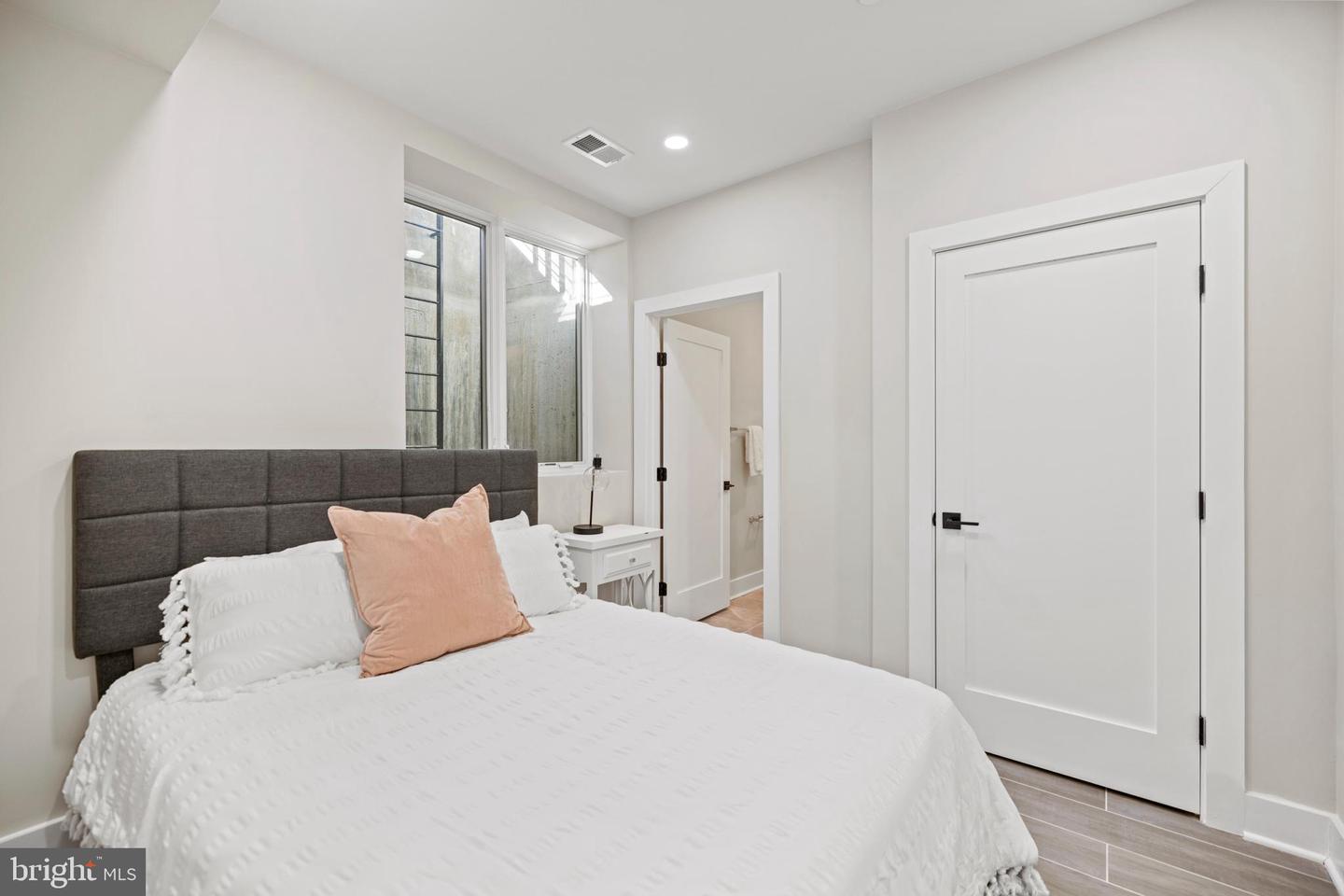 824 18TH ST NE #003, WASHINGTON, District Of Columbia 20002, 1 Bedroom Bedrooms, ,1 BathroomBathrooms,Residential,For sale,824 18TH ST NE #003,DCDC2212106 MLS # DCDC2212106