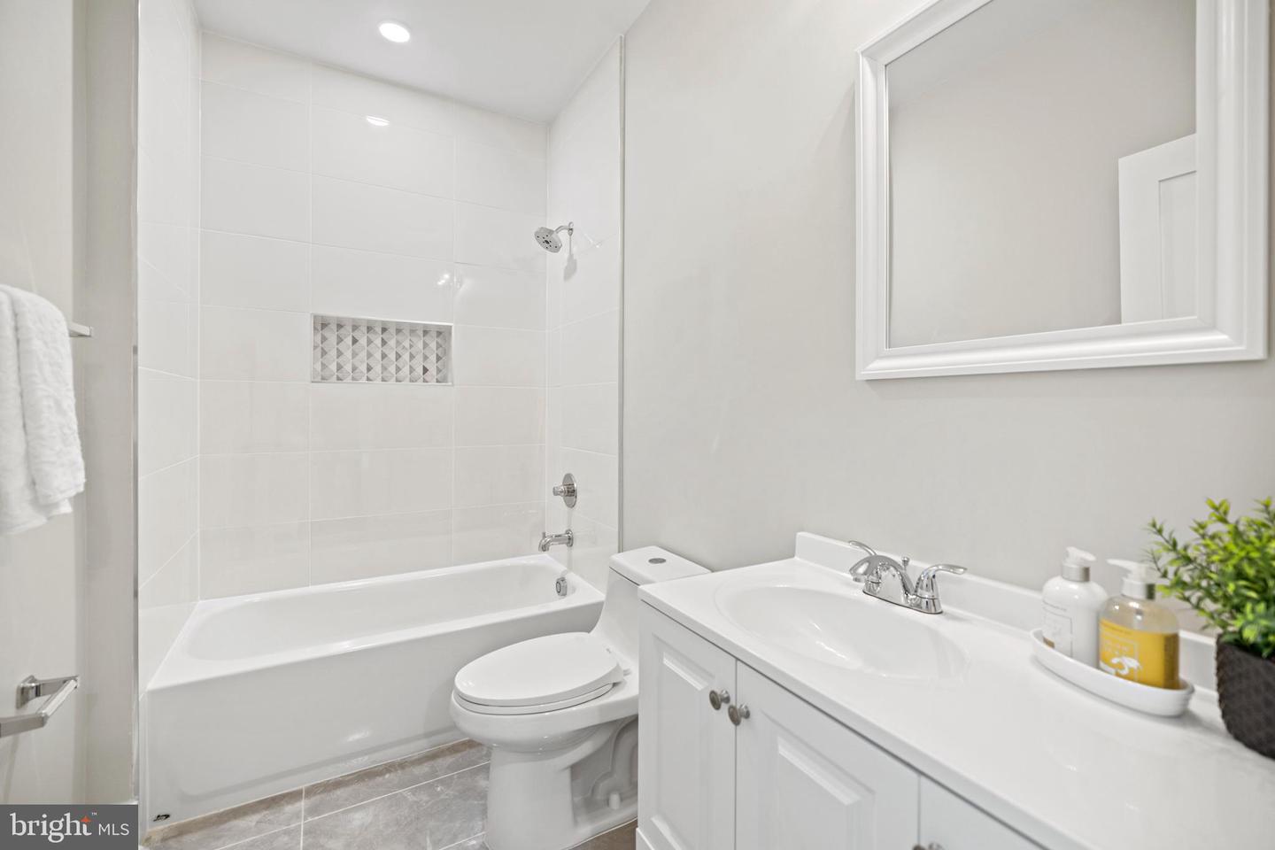 824 18TH ST NE #003, WASHINGTON, District Of Columbia 20002, 1 Bedroom Bedrooms, ,1 BathroomBathrooms,Residential,For sale,824 18TH ST NE #003,DCDC2212106 MLS # DCDC2212106