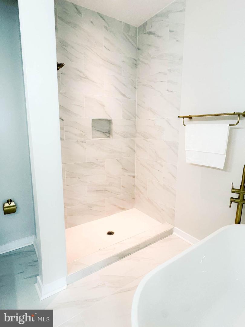 1143 16TH ST NE #B, WASHINGTON, District Of Columbia 20002, 4 Bedrooms Bedrooms, 3 Rooms Rooms,3 BathroomsBathrooms,Residential,For sale,1143 16TH ST NE #B,DCDC2212116 MLS # DCDC2212116