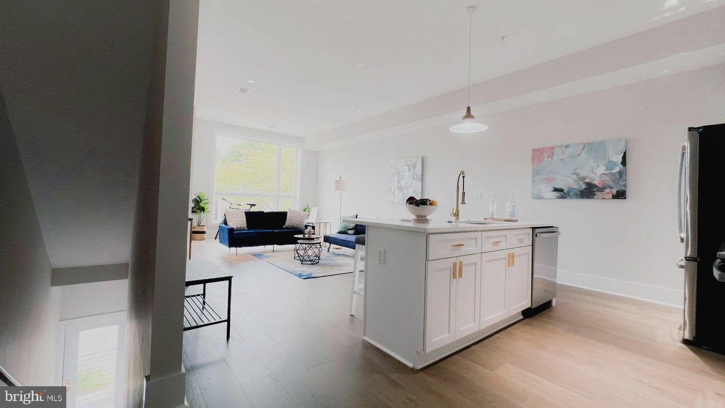 1143 16TH ST NE #B, WASHINGTON, District Of Columbia 20002, 4 Bedrooms Bedrooms, 3 Rooms Rooms,3 BathroomsBathrooms,Residential,For sale,1143 16TH ST NE #B,DCDC2212116 MLS # DCDC2212116