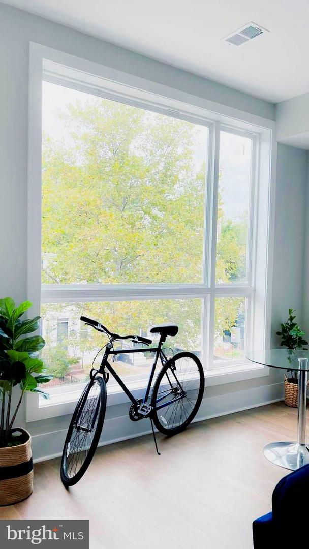 1143 16TH ST NE #B, WASHINGTON, District Of Columbia 20002, 4 Bedrooms Bedrooms, 3 Rooms Rooms,3 BathroomsBathrooms,Residential,For sale,1143 16TH ST NE #B,DCDC2212116 MLS # DCDC2212116
