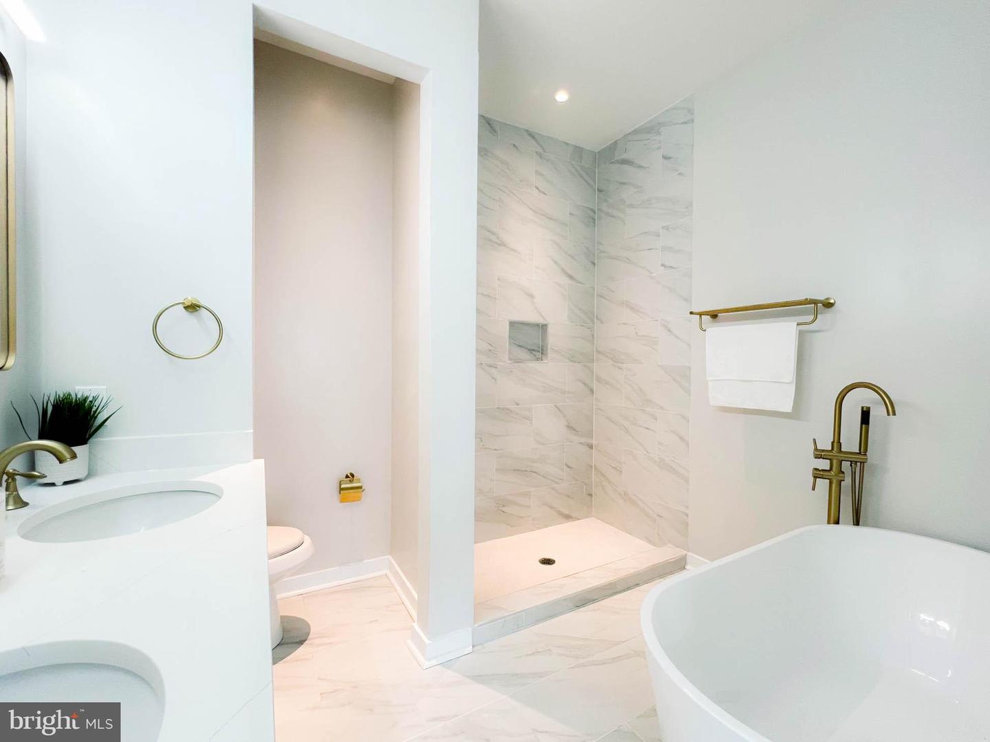 1145 16TH ST NE #B, WASHINGTON, District Of Columbia 20002, 4 Bedrooms Bedrooms, ,3 BathroomsBathrooms,Residential,For sale,1145 16TH ST NE #B,DCDC2212122 MLS # DCDC2212122