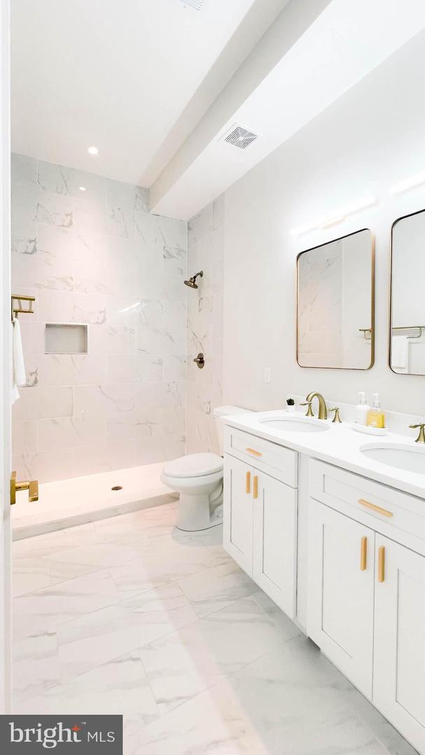 1145 16TH ST NE #B, WASHINGTON, District Of Columbia 20002, 4 Bedrooms Bedrooms, ,3 BathroomsBathrooms,Residential,For sale,1145 16TH ST NE #B,DCDC2212122 MLS # DCDC2212122