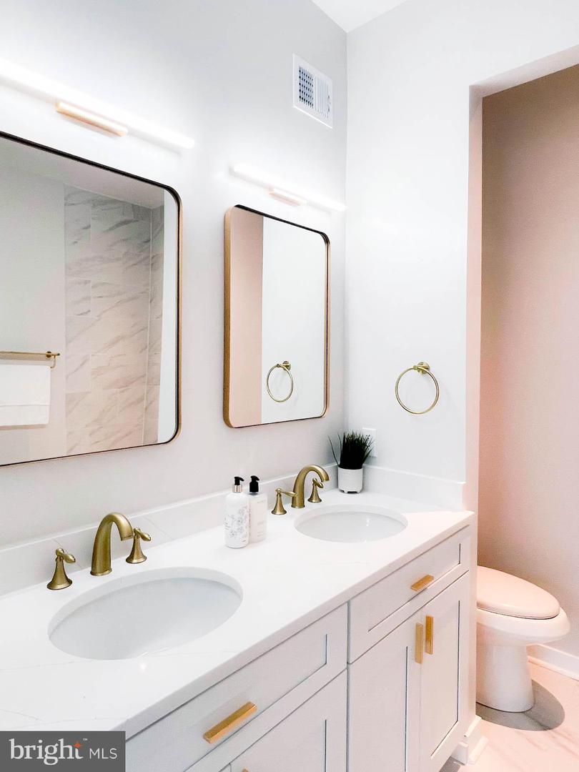 1145 16TH ST NE #B, WASHINGTON, District Of Columbia 20002, 4 Bedrooms Bedrooms, ,3 BathroomsBathrooms,Residential,For sale,1145 16TH ST NE #B,DCDC2212122 MLS # DCDC2212122