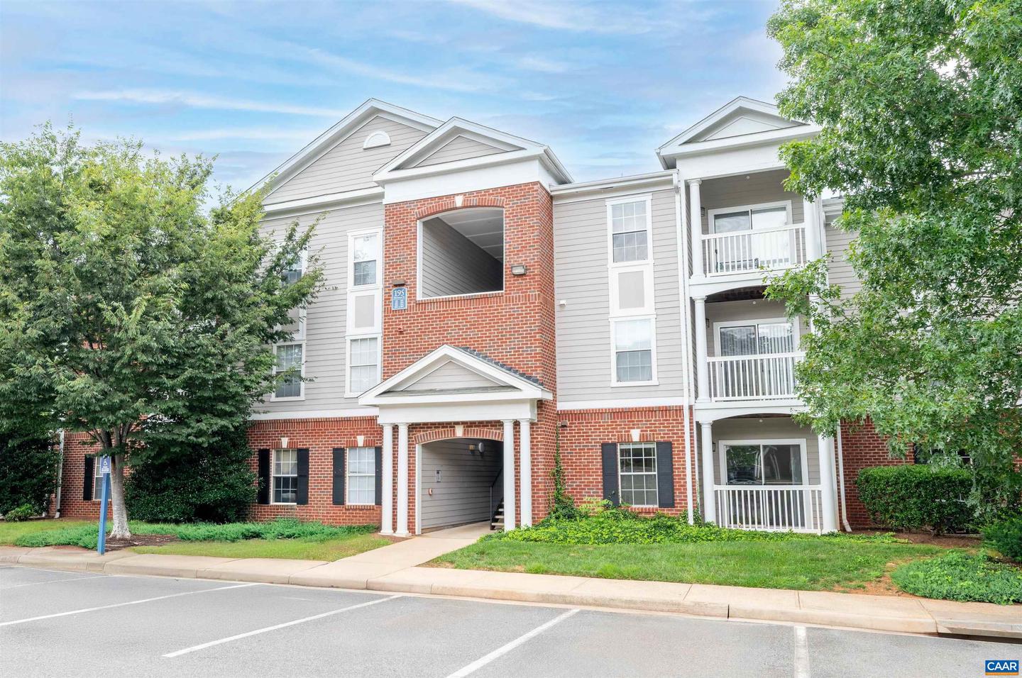 195 YELLOWSTONE DR #103, CHARLOTTESVILLE, Virginia 22903, 2 Bedrooms Bedrooms, ,2 BathroomsBathrooms,Residential,For sale,195 YELLOWSTONE DR #103,667149 MLS # 667149