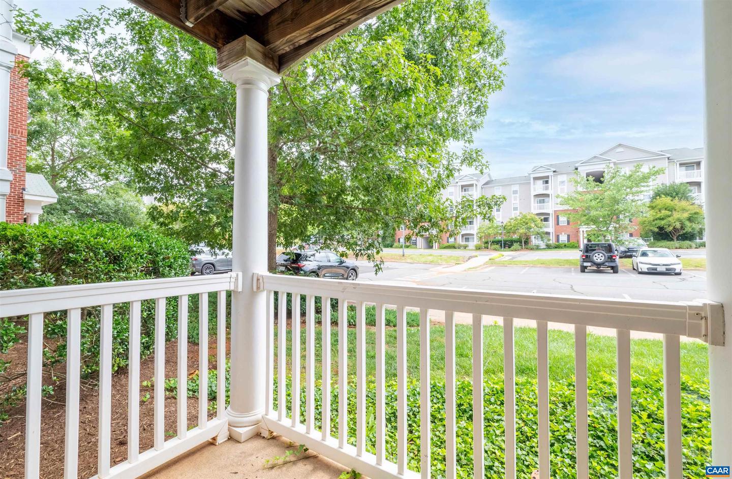 195 YELLOWSTONE DR #103, CHARLOTTESVILLE, Virginia 22903, 2 Bedrooms Bedrooms, ,2 BathroomsBathrooms,Residential,For sale,195 YELLOWSTONE DR #103,667149 MLS # 667149