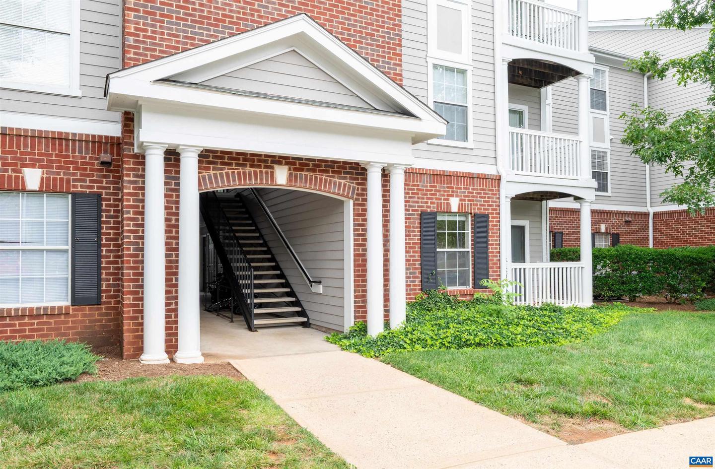 195 YELLOWSTONE DR #103, CHARLOTTESVILLE, Virginia 22903, 2 Bedrooms Bedrooms, ,2 BathroomsBathrooms,Residential,For sale,195 YELLOWSTONE DR #103,667149 MLS # 667149