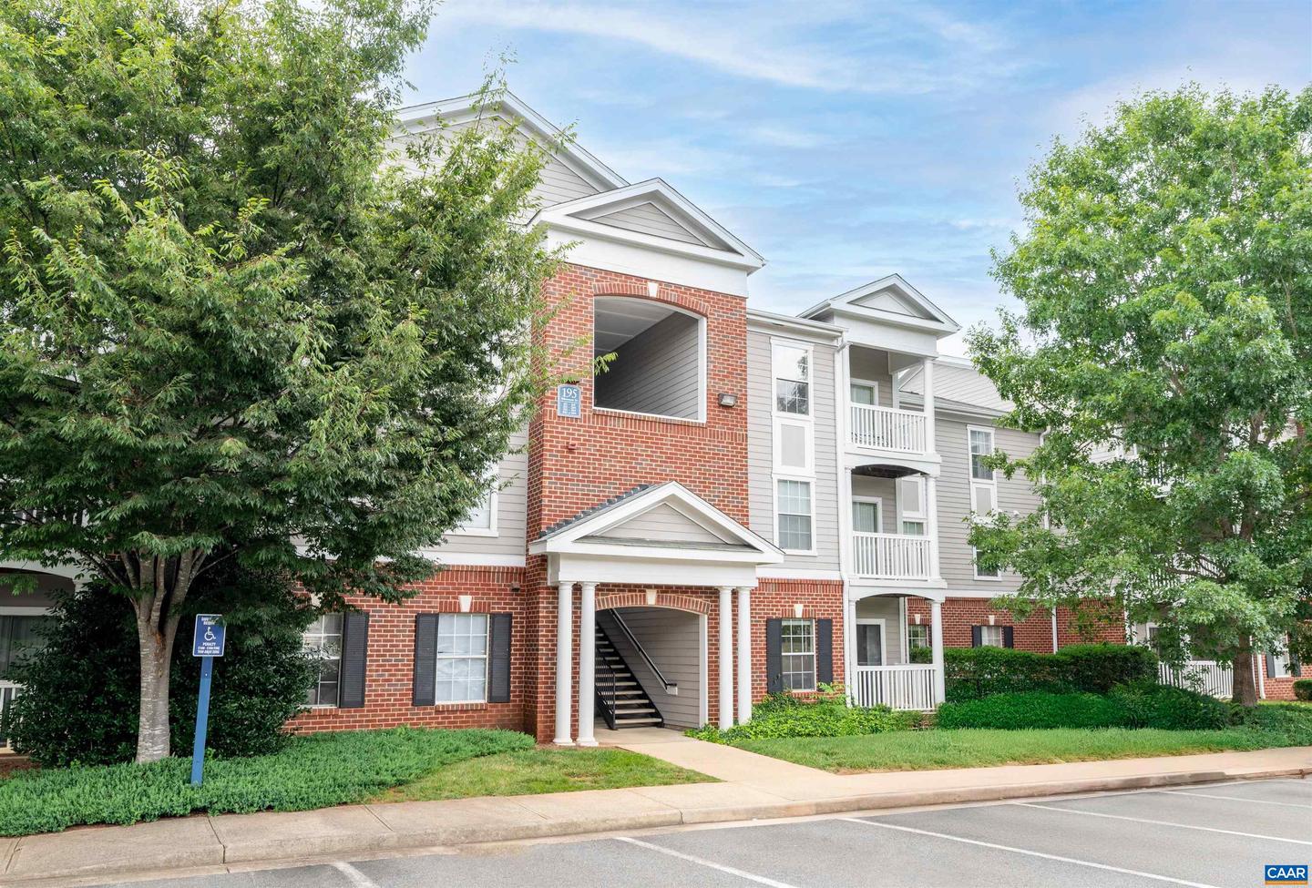 195 YELLOWSTONE DR #103, CHARLOTTESVILLE, Virginia 22903, 2 Bedrooms Bedrooms, ,2 BathroomsBathrooms,Residential,For sale,195 YELLOWSTONE DR #103,667149 MLS # 667149