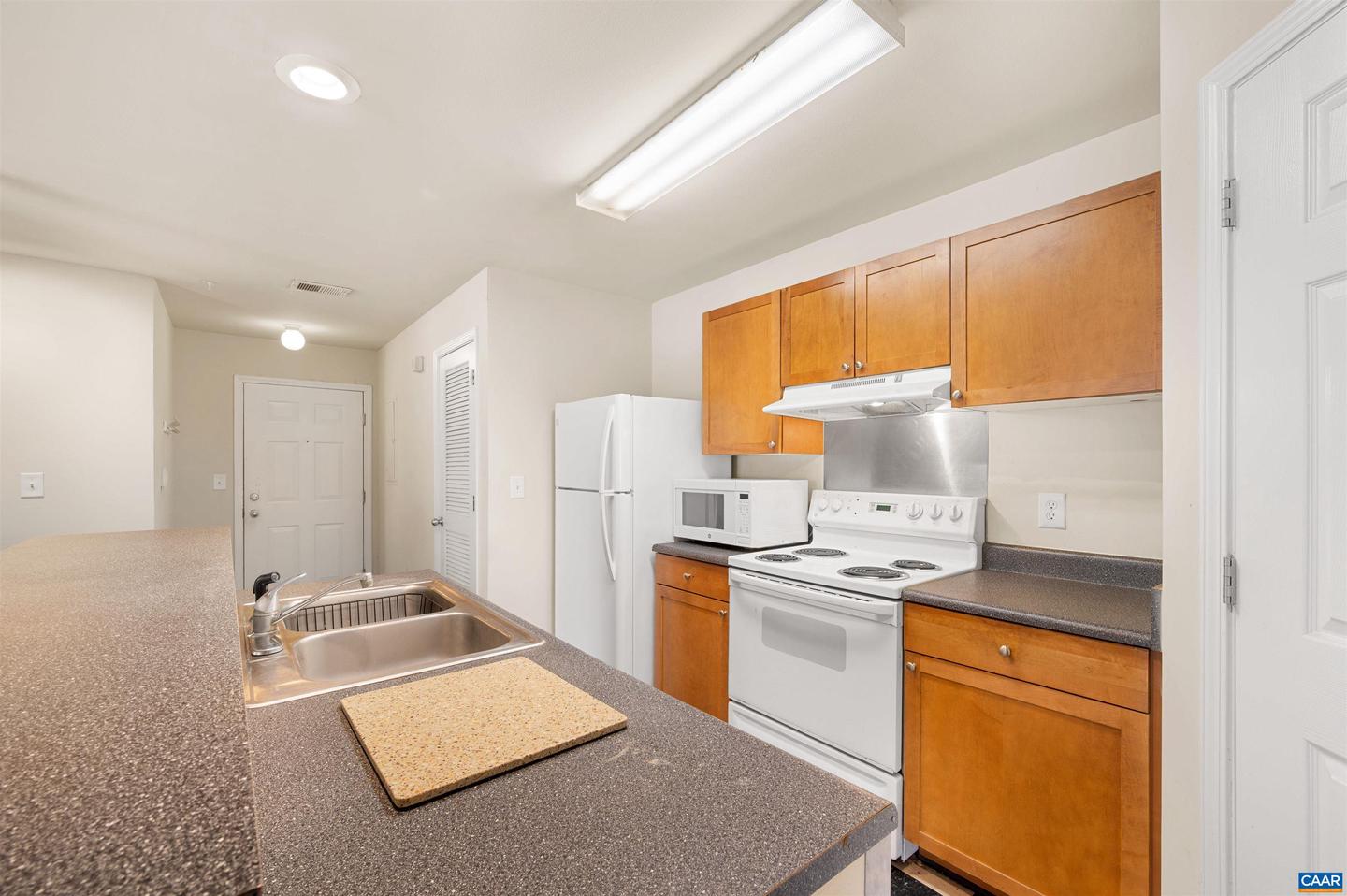195 YELLOWSTONE DR #103, CHARLOTTESVILLE, Virginia 22903, 2 Bedrooms Bedrooms, ,2 BathroomsBathrooms,Residential,For sale,195 YELLOWSTONE DR #103,667149 MLS # 667149