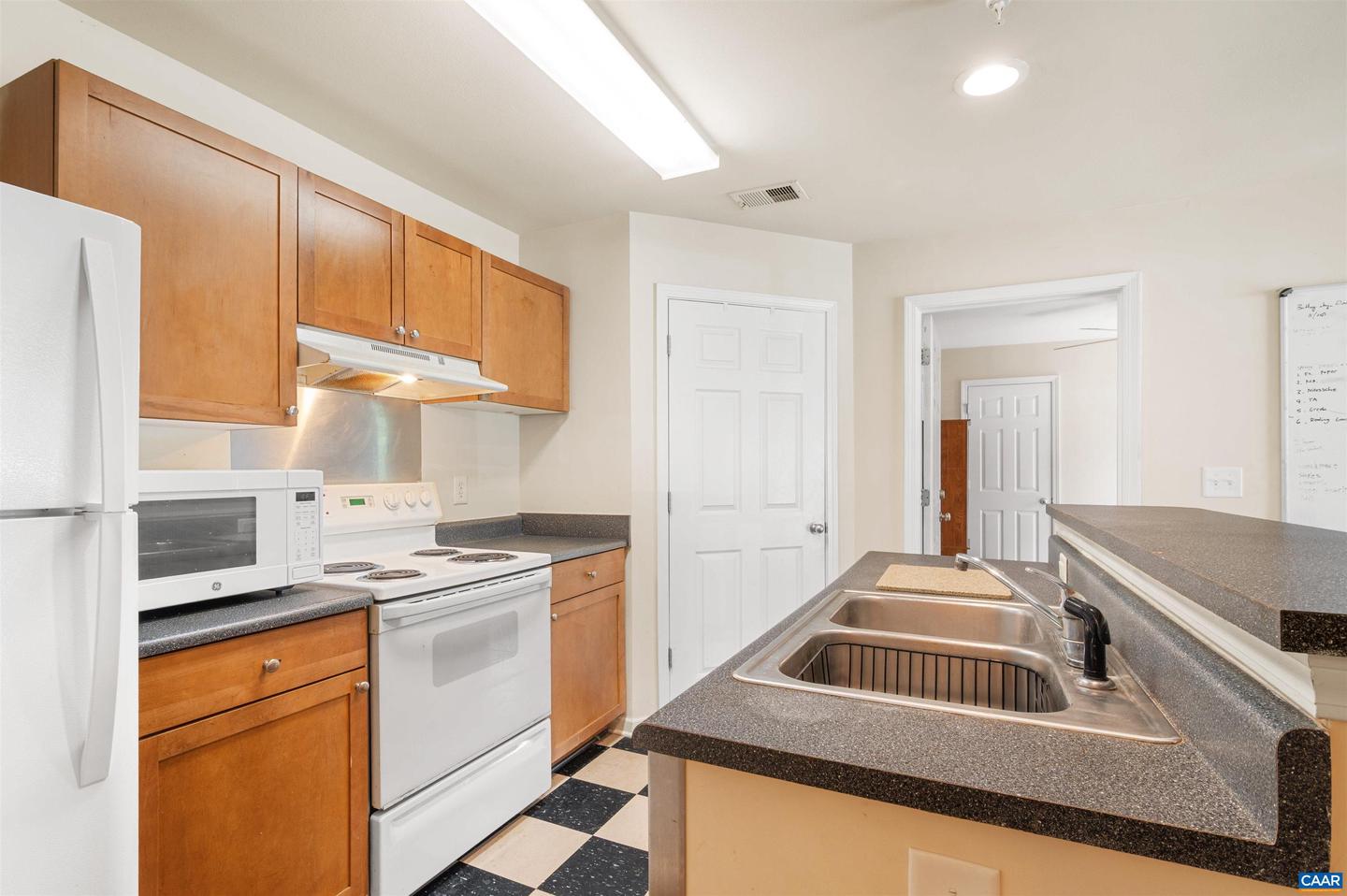 195 YELLOWSTONE DR #103, CHARLOTTESVILLE, Virginia 22903, 2 Bedrooms Bedrooms, ,2 BathroomsBathrooms,Residential,For sale,195 YELLOWSTONE DR #103,667149 MLS # 667149