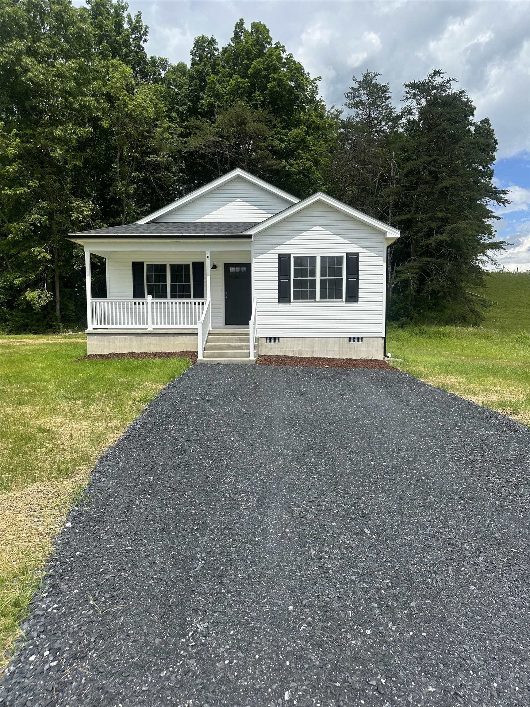 107 N HANCOCK ST, CRAIGSVILLE, Virginia 24430, 3 Bedrooms Bedrooms, ,2 BathroomsBathrooms,Residential,107 N HANCOCK ST,667153 MLS # 667153