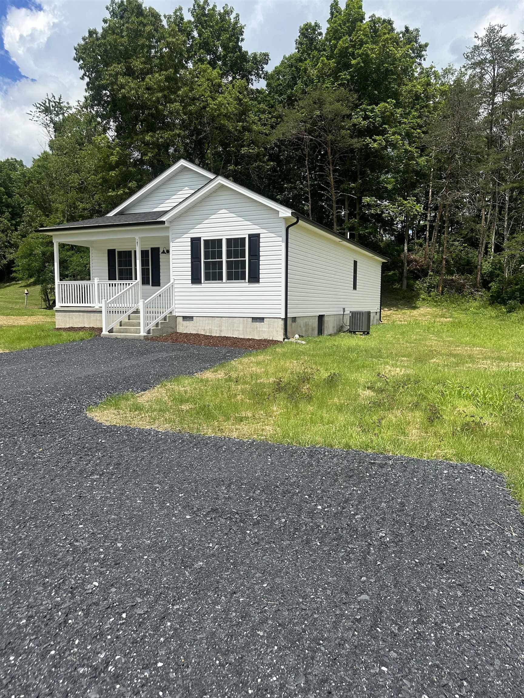 107 N HANCOCK ST, CRAIGSVILLE, Virginia 24430, 3 Bedrooms Bedrooms, ,2 BathroomsBathrooms,Residential,107 N HANCOCK ST,667153 MLS # 667153