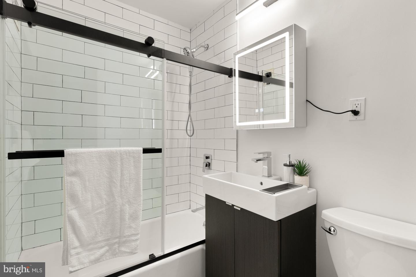 730 24TH ST NW #911, WASHINGTON, District Of Columbia 20037, 1 Bedroom Bedrooms, ,1 BathroomBathrooms,Residential,For sale,730 24TH ST NW #911,DCDC2208320 MLS # DCDC2208320