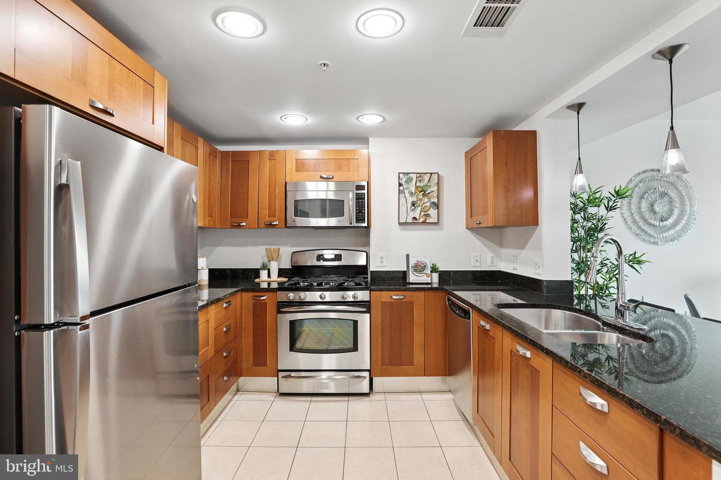 2451 MIDTOWN AVE #1108, ALEXANDRIA, Virginia 22303, 1 Bedroom Bedrooms, ,1 BathroomBathrooms,Residential,For sale,2451 MIDTOWN AVE #1108,VAFX2253152 MLS # VAFX2253152