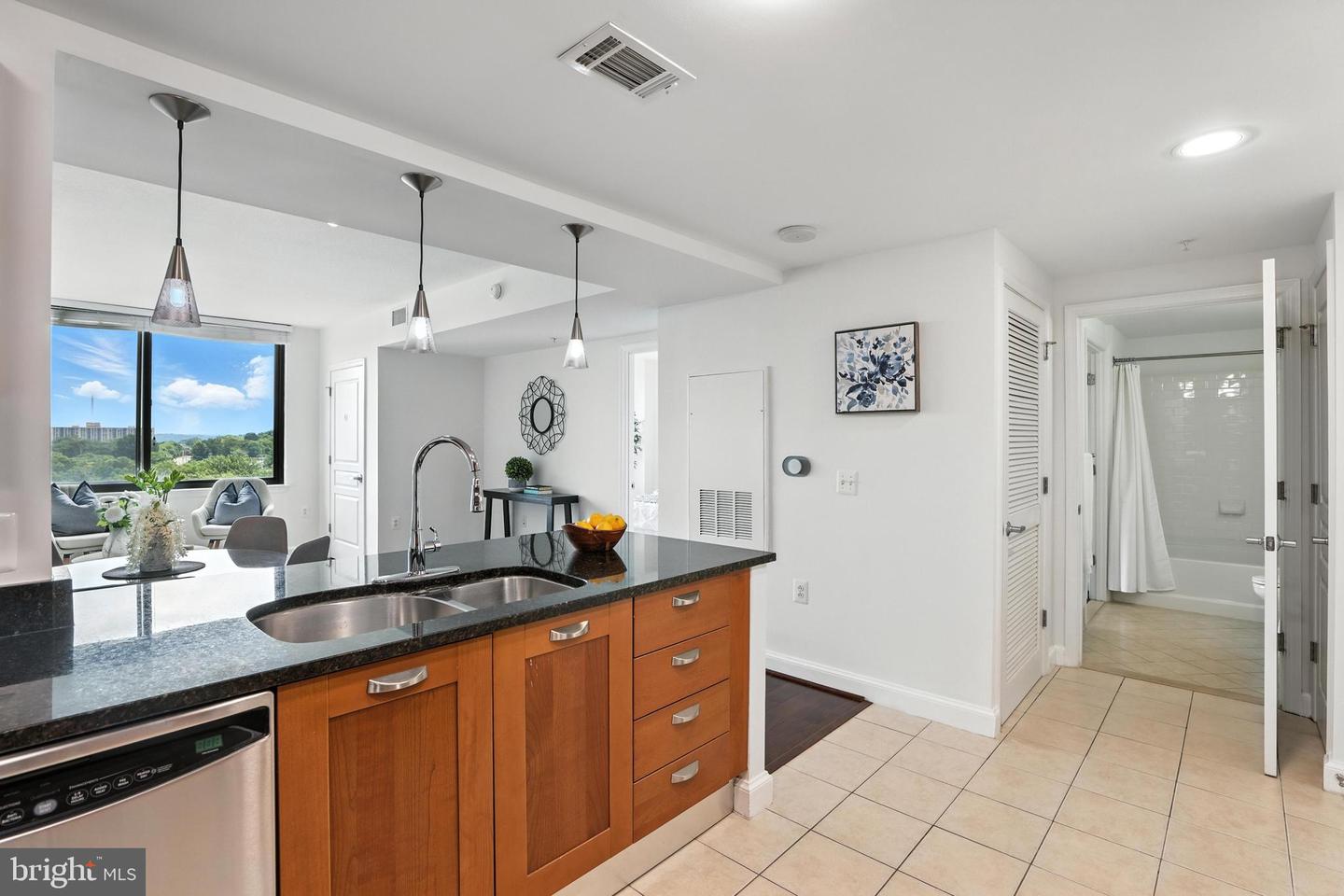 2451 MIDTOWN AVE #1108, ALEXANDRIA, Virginia 22303, 1 Bedroom Bedrooms, ,1 BathroomBathrooms,Residential,For sale,2451 MIDTOWN AVE #1108,VAFX2253152 MLS # VAFX2253152
