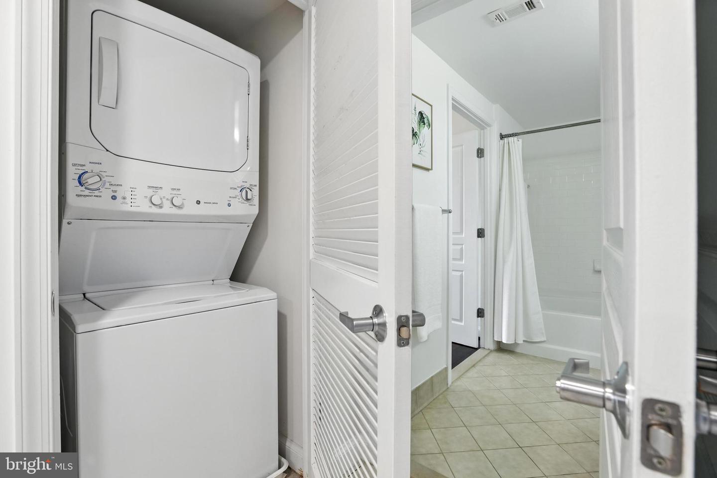 2451 MIDTOWN AVE #1108, ALEXANDRIA, Virginia 22303, 1 Bedroom Bedrooms, ,1 BathroomBathrooms,Residential,For sale,2451 MIDTOWN AVE #1108,VAFX2253152 MLS # VAFX2253152