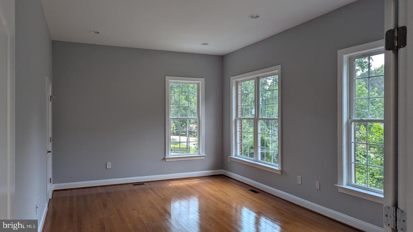 7119 BARRY RD, ALEXANDRIA, Virginia 22315, 6 Bedrooms Bedrooms, ,4 BathroomsBathrooms,Residential,For sale,7119 BARRY RD,VAFX2254496 MLS # VAFX2254496