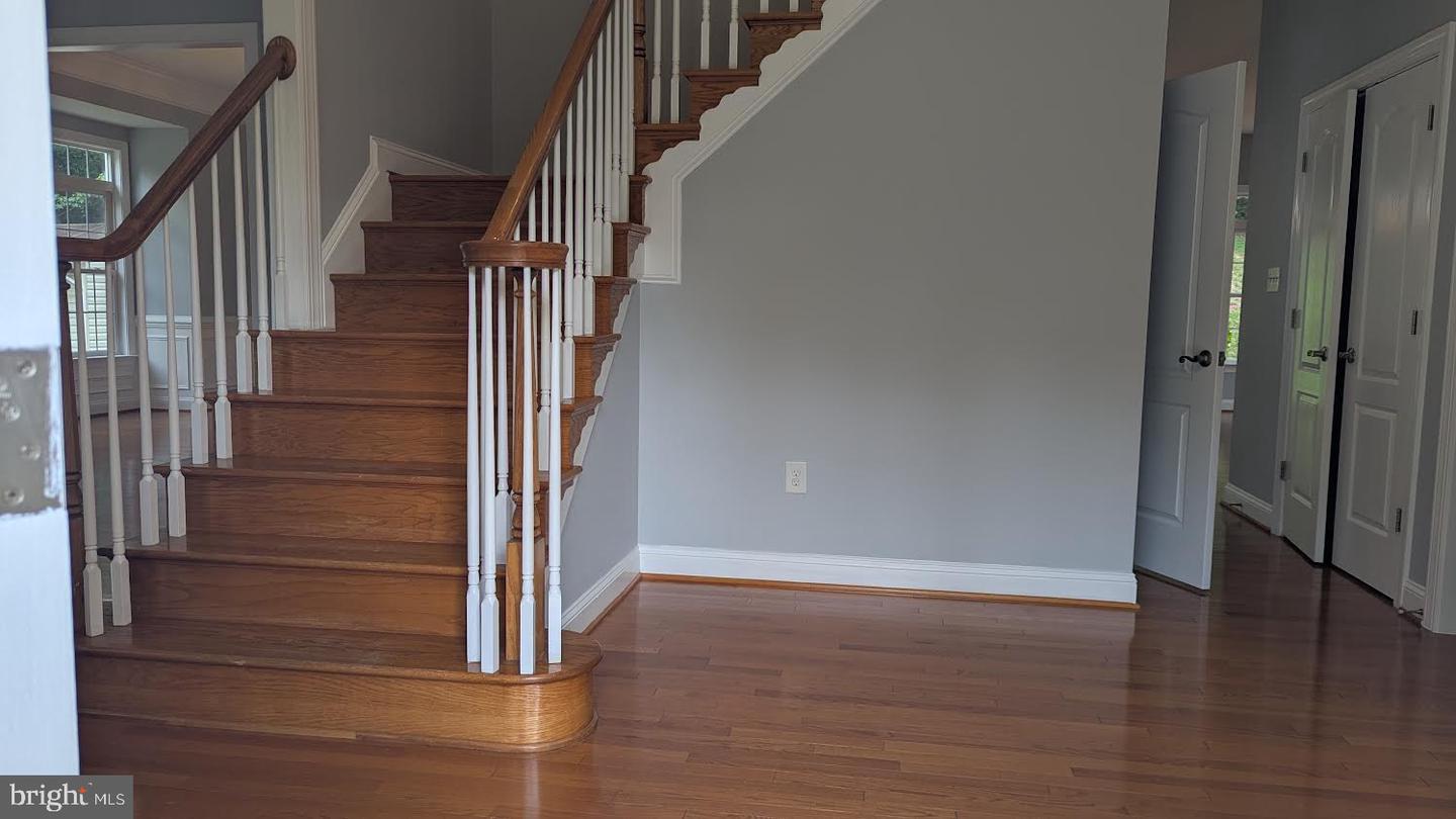 7119 BARRY RD, ALEXANDRIA, Virginia 22315, 6 Bedrooms Bedrooms, ,4 BathroomsBathrooms,Residential,For sale,7119 BARRY RD,VAFX2254496 MLS # VAFX2254496