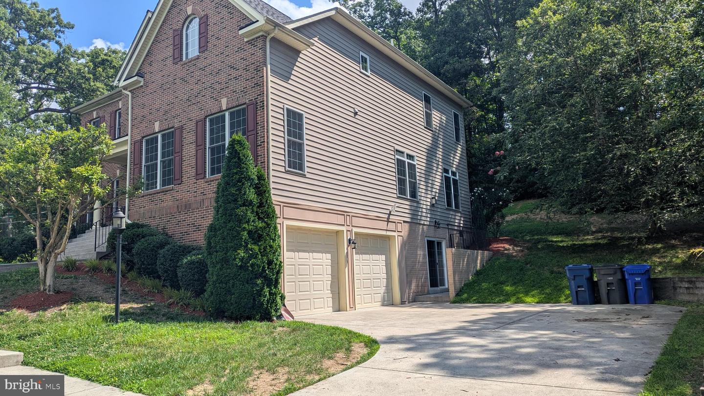 7119 BARRY RD, ALEXANDRIA, Virginia 22315, 6 Bedrooms Bedrooms, ,4 BathroomsBathrooms,Residential,For sale,7119 BARRY RD,VAFX2254496 MLS # VAFX2254496