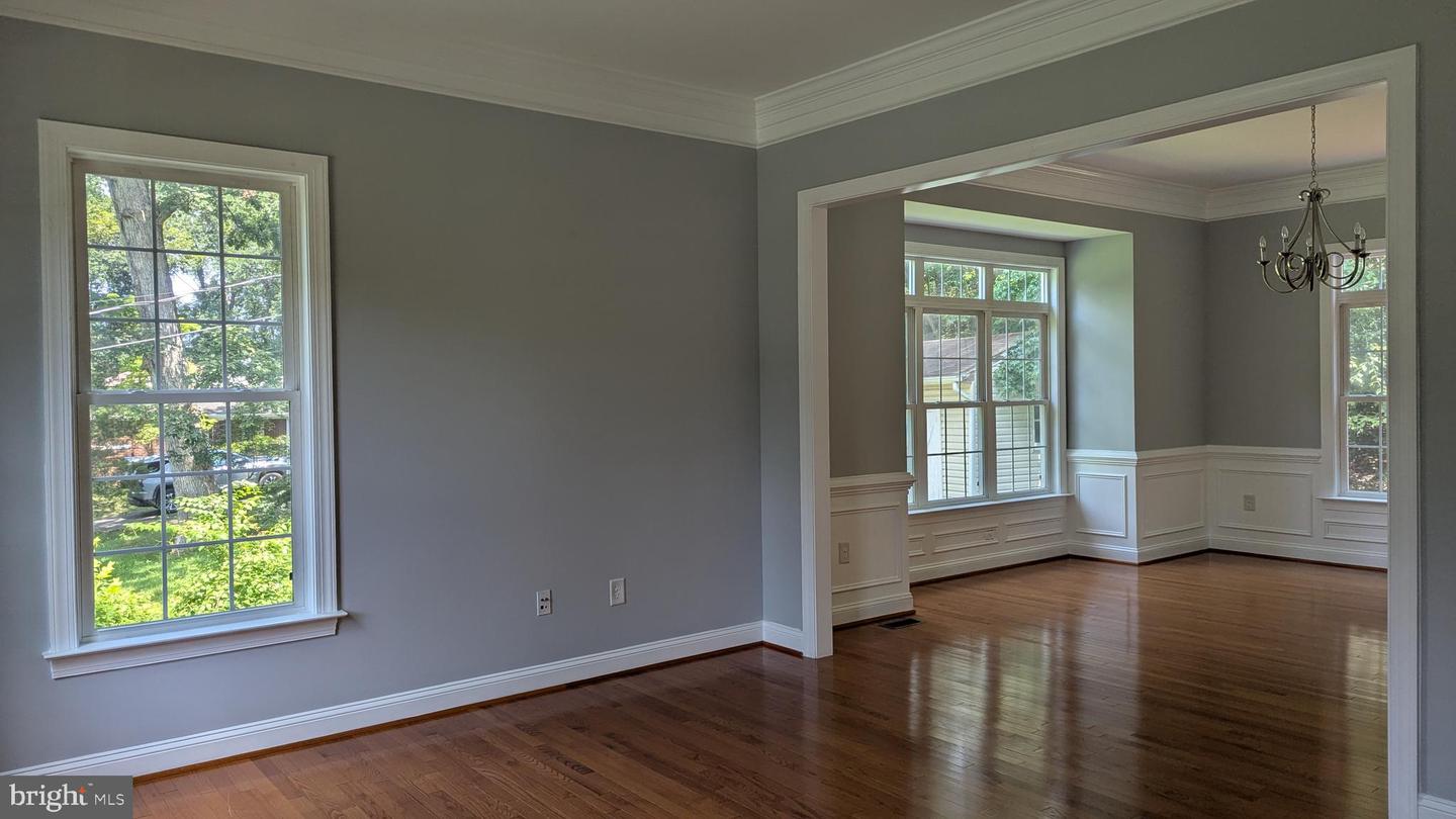 7119 BARRY RD, ALEXANDRIA, Virginia 22315, 6 Bedrooms Bedrooms, ,4 BathroomsBathrooms,Residential,For sale,7119 BARRY RD,VAFX2254496 MLS # VAFX2254496