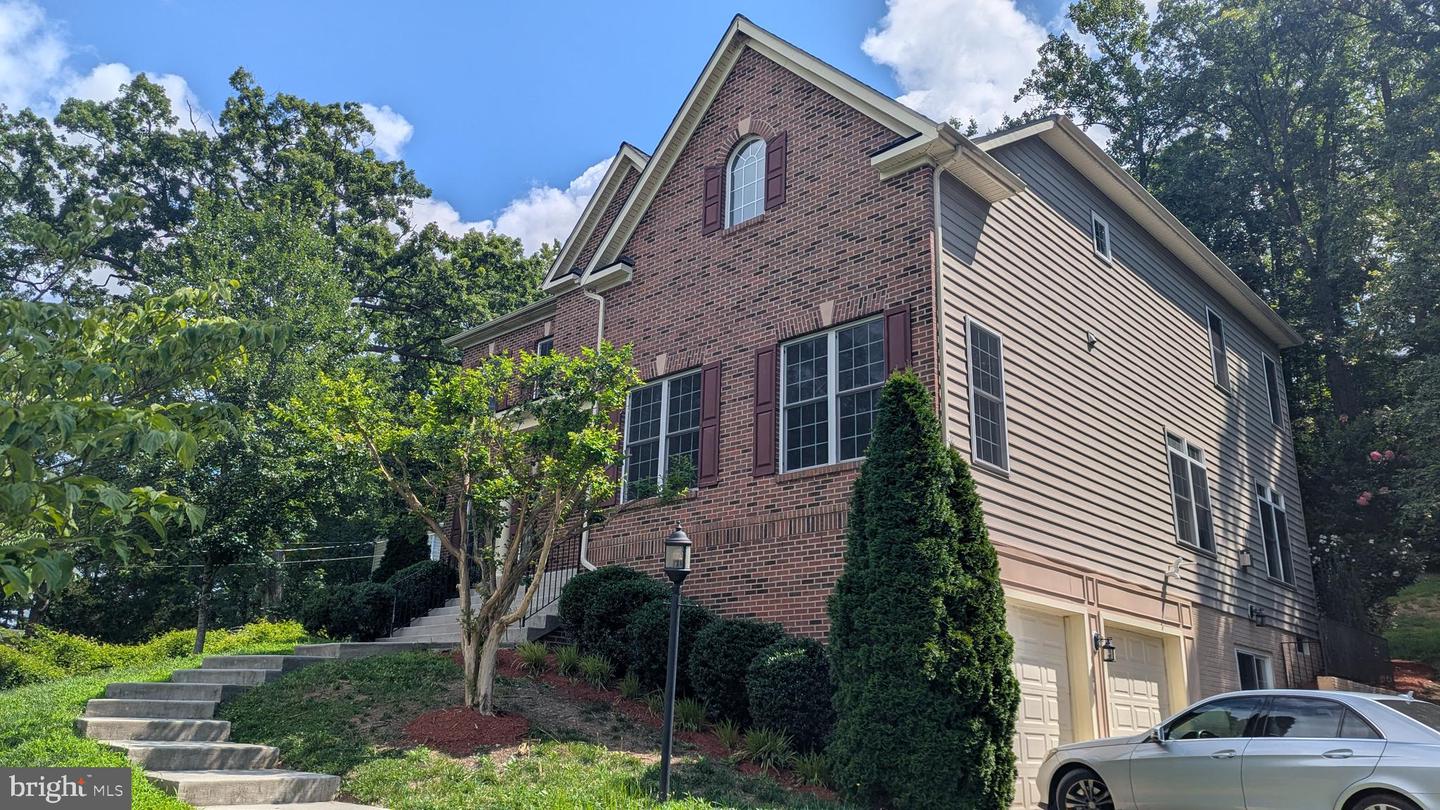 7119 BARRY RD, ALEXANDRIA, Virginia 22315, 6 Bedrooms Bedrooms, ,4 BathroomsBathrooms,Residential,For sale,7119 BARRY RD,VAFX2254496 MLS # VAFX2254496