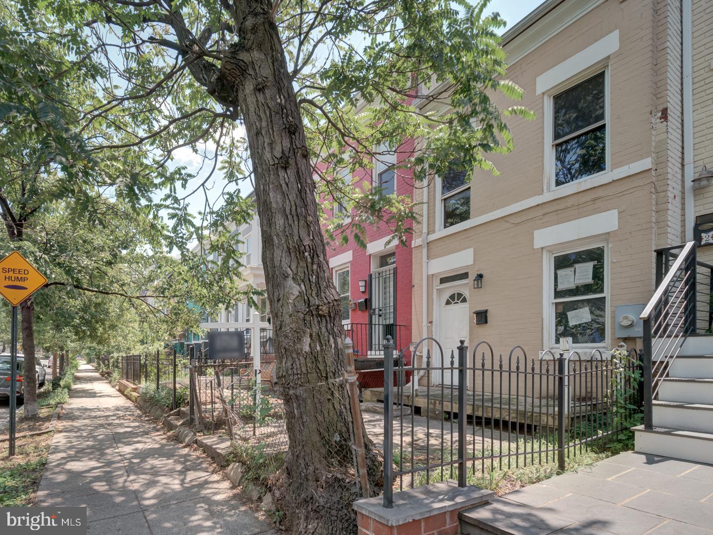 633 MORTON PL NE, WASHINGTON, District Of Columbia 20002, 2 Bedrooms Bedrooms, ,1 BathroomBathrooms,Residential,For sale,633 MORTON PL NE,DCDC2209644 MLS # DCDC2209644