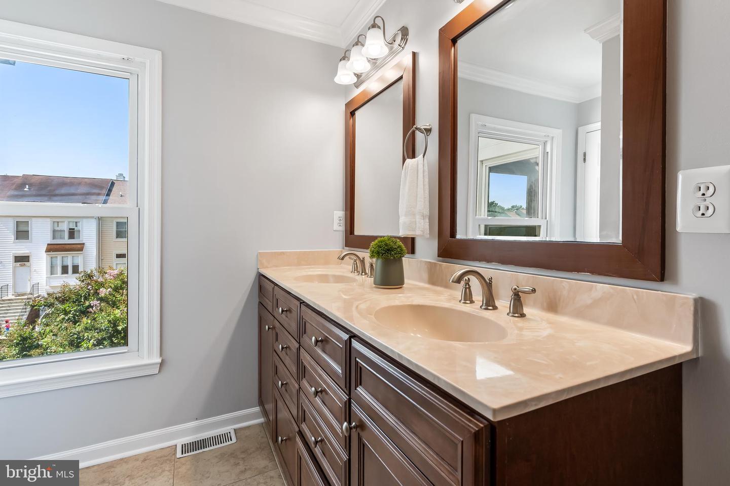 504 DAKOTA DR, HERNDON, Virginia 20170, 4 Bedrooms Bedrooms, ,3 BathroomsBathrooms,Residential,For sale,504 DAKOTA DR,VAFX2254752 MLS # VAFX2254752