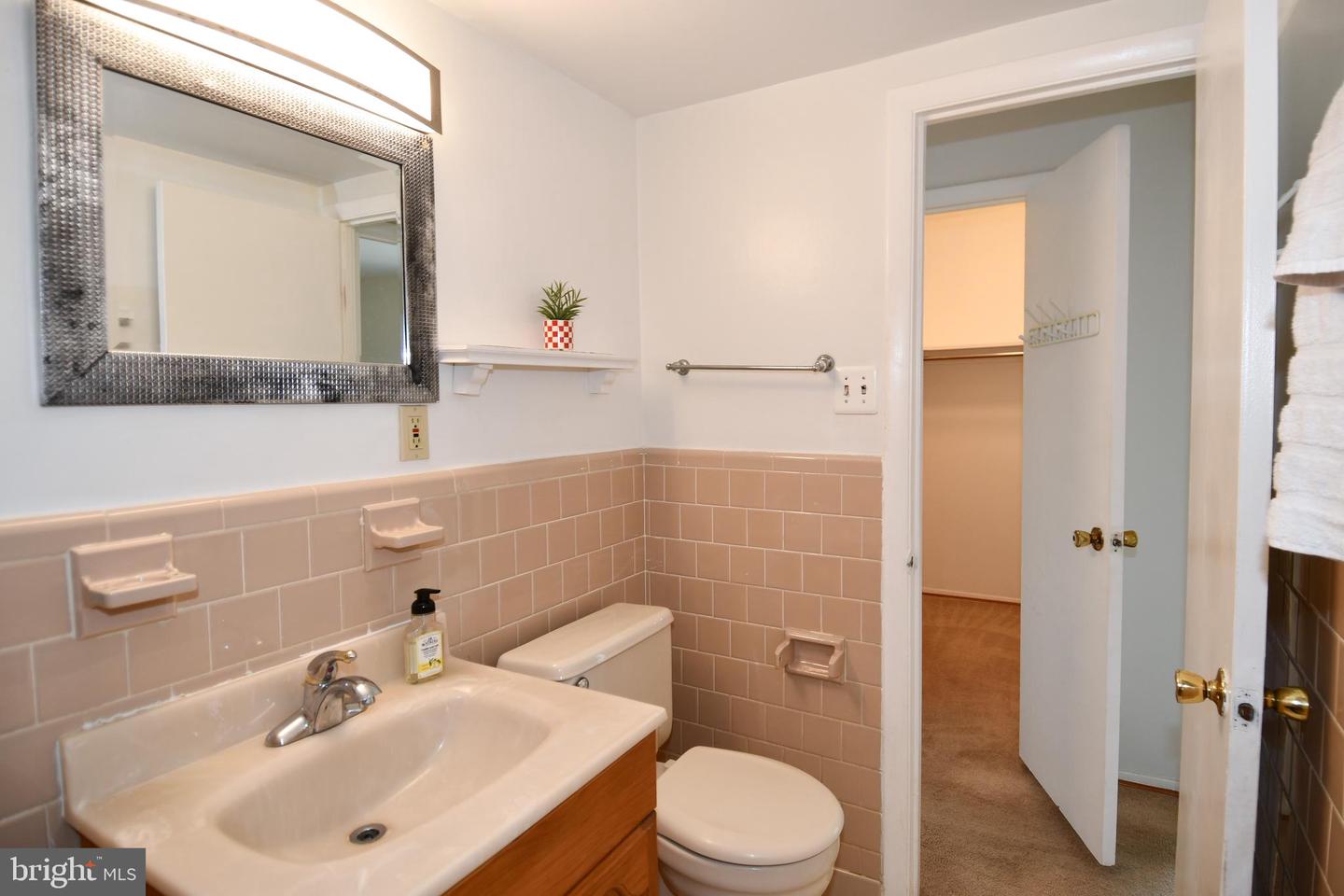 1519 S GEORGE MASON DR #10, ARLINGTON, Virginia 22204, 1 Bedroom Bedrooms, ,1 BathroomBathrooms,Residential,For sale,1519 S GEORGE MASON DR #10,VAAR2061092 MLS # VAAR2061092