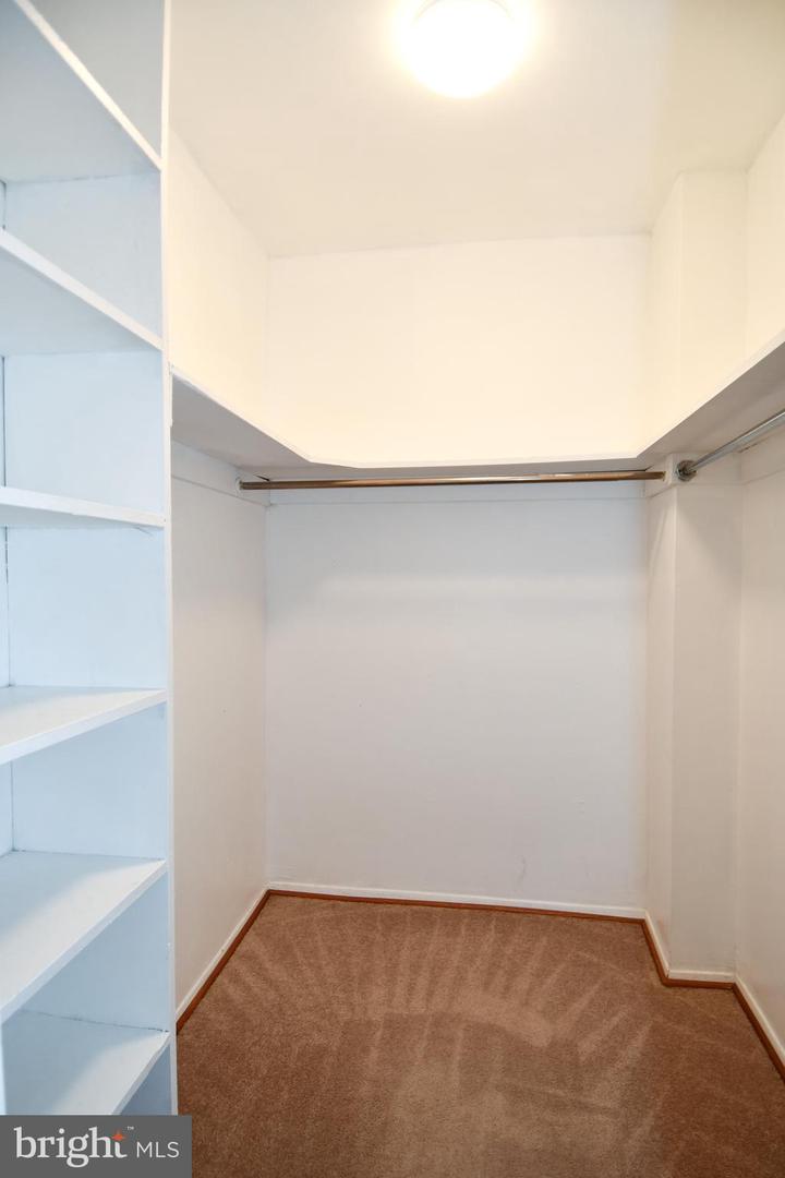 1519 S GEORGE MASON DR #10, ARLINGTON, Virginia 22204, 1 Bedroom Bedrooms, ,1 BathroomBathrooms,Residential,For sale,1519 S GEORGE MASON DR #10,VAAR2061092 MLS # VAAR2061092