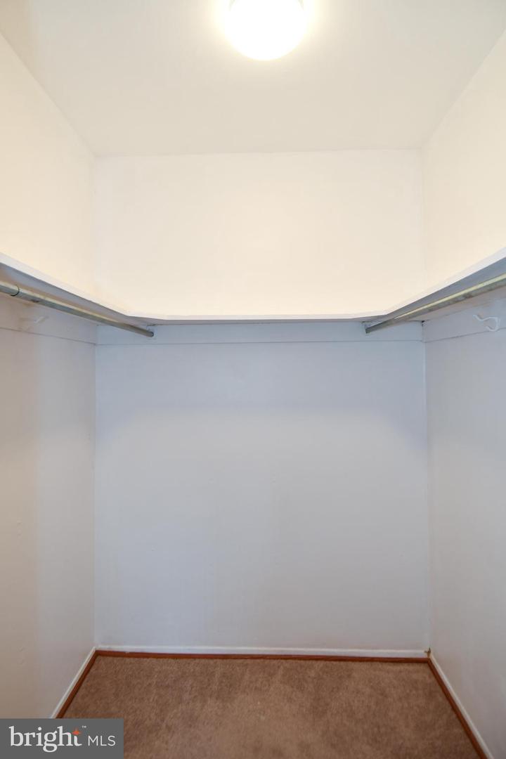1519 S GEORGE MASON DR #10, ARLINGTON, Virginia 22204, 1 Bedroom Bedrooms, ,1 BathroomBathrooms,Residential,For sale,1519 S GEORGE MASON DR #10,VAAR2061092 MLS # VAAR2061092