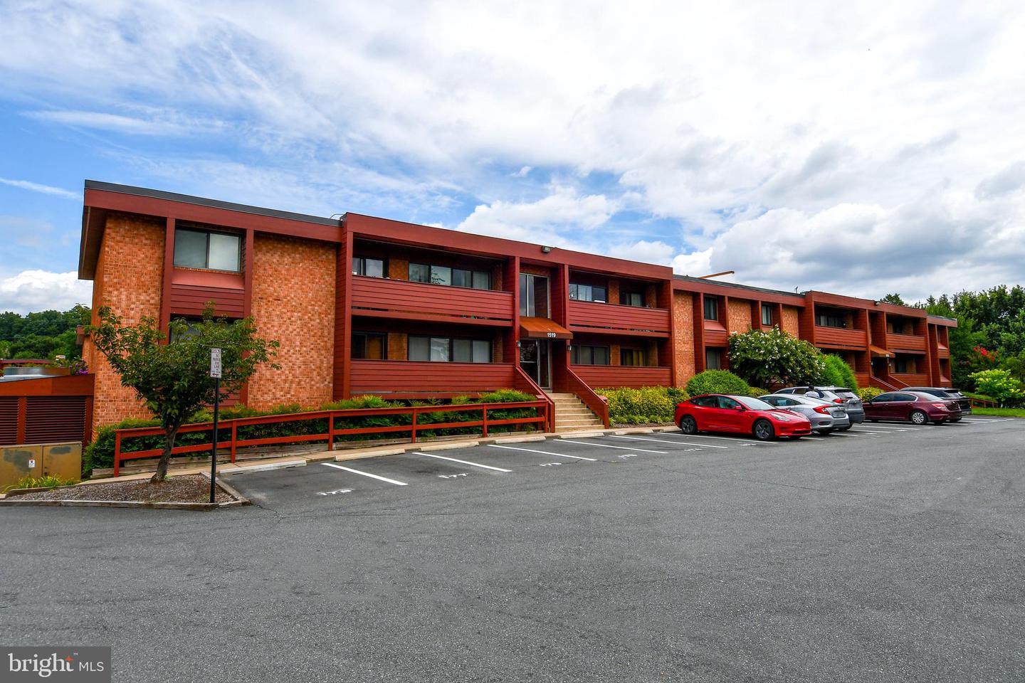 1519 S GEORGE MASON DR #10, ARLINGTON, Virginia 22204, 1 Bedroom Bedrooms, ,1 BathroomBathrooms,Residential,For sale,1519 S GEORGE MASON DR #10,VAAR2061092 MLS # VAAR2061092