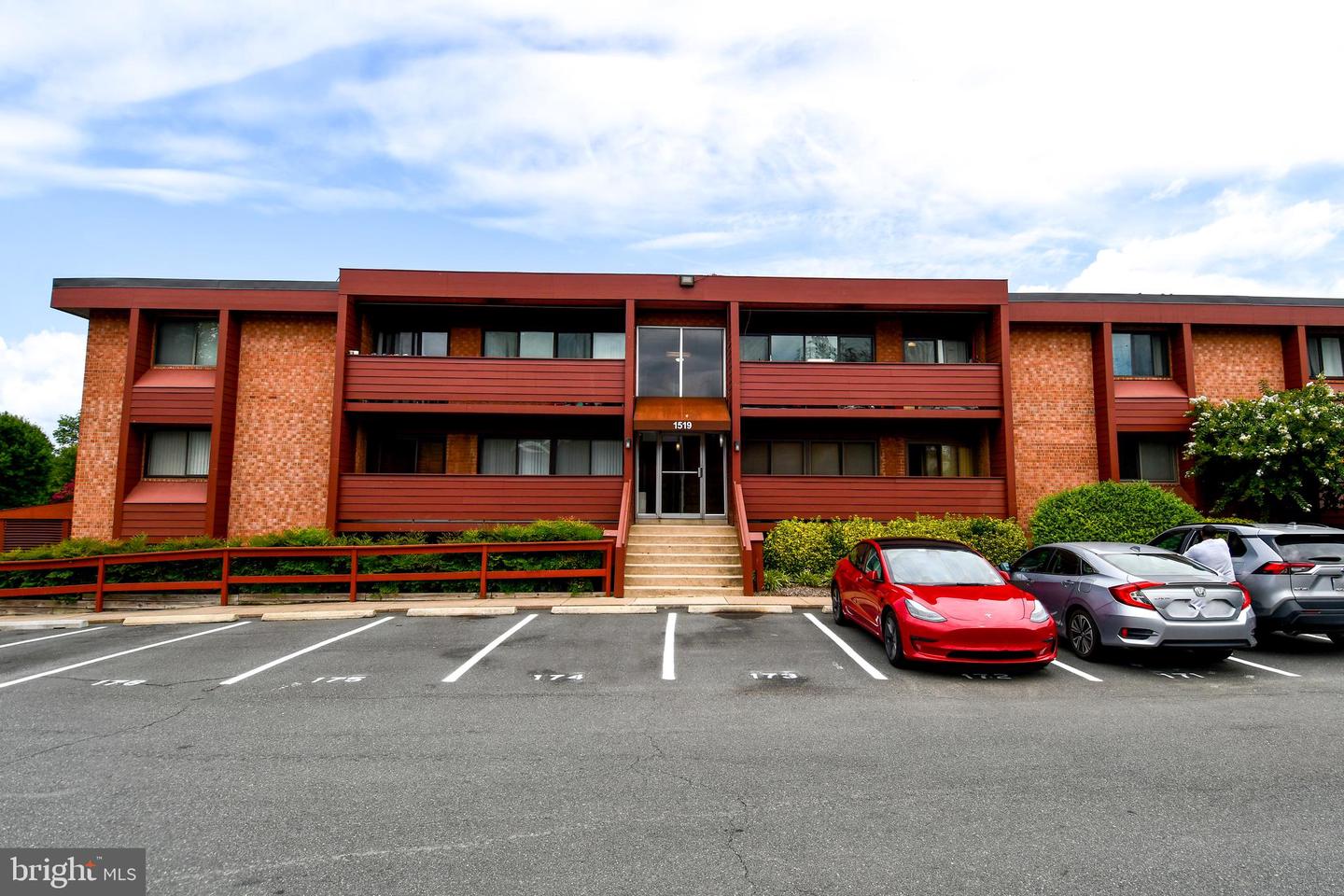 1519 S GEORGE MASON DR #10, ARLINGTON, Virginia 22204, 1 Bedroom Bedrooms, ,1 BathroomBathrooms,Residential,For sale,1519 S GEORGE MASON DR #10,VAAR2061092 MLS # VAAR2061092