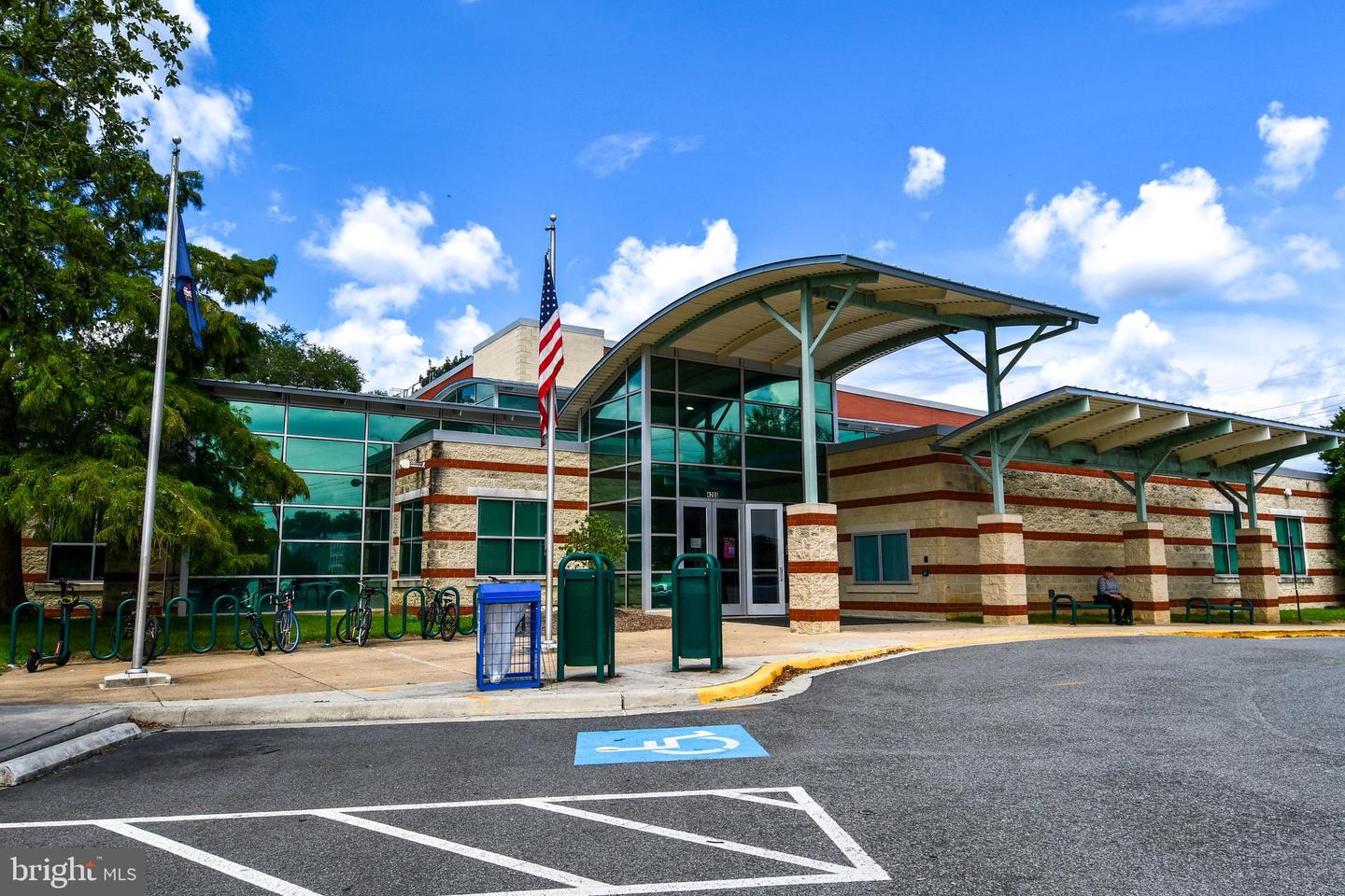 1519 S GEORGE MASON DR #10, ARLINGTON, Virginia 22204, 1 Bedroom Bedrooms, ,1 BathroomBathrooms,Residential,For sale,1519 S GEORGE MASON DR #10,VAAR2061092 MLS # VAAR2061092