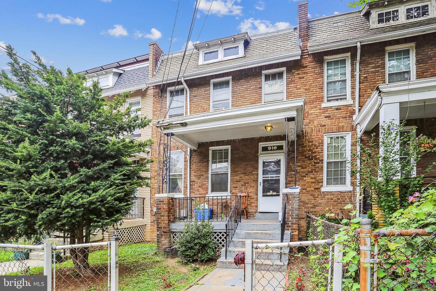 919 FARRAGUT ST NW, WASHINGTON, District Of Columbia 20011, 3 Bedrooms Bedrooms, ,1 BathroomBathrooms,Residential,For sale,919 FARRAGUT ST NW,DCDC2211542 MLS # DCDC2211542