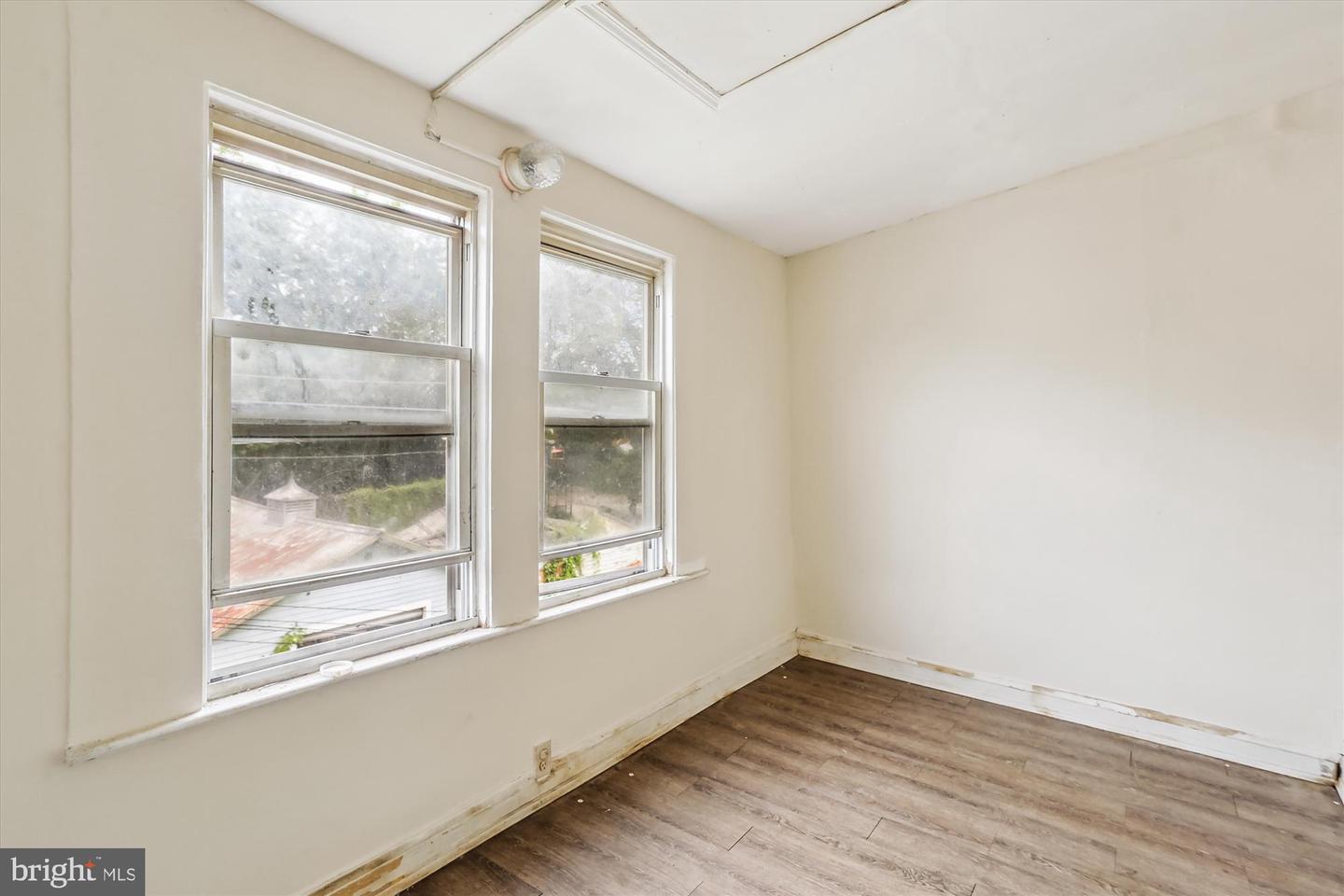 919 FARRAGUT ST NW, WASHINGTON, District Of Columbia 20011, 3 Bedrooms Bedrooms, ,1 BathroomBathrooms,Residential,For sale,919 FARRAGUT ST NW,DCDC2211542 MLS # DCDC2211542