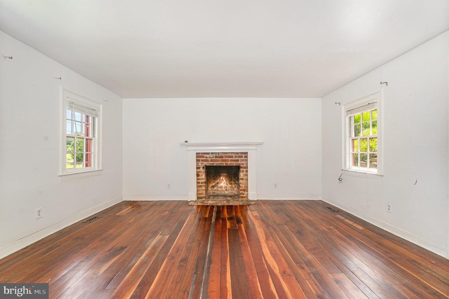 210 SOPHIA ST, FREDERICKSBURG, Virginia 22401, 1 Bedroom Bedrooms, ,1 BathroomBathrooms,Residential,For sale,210 SOPHIA ST,VAFB2008634 MLS # VAFB2008634