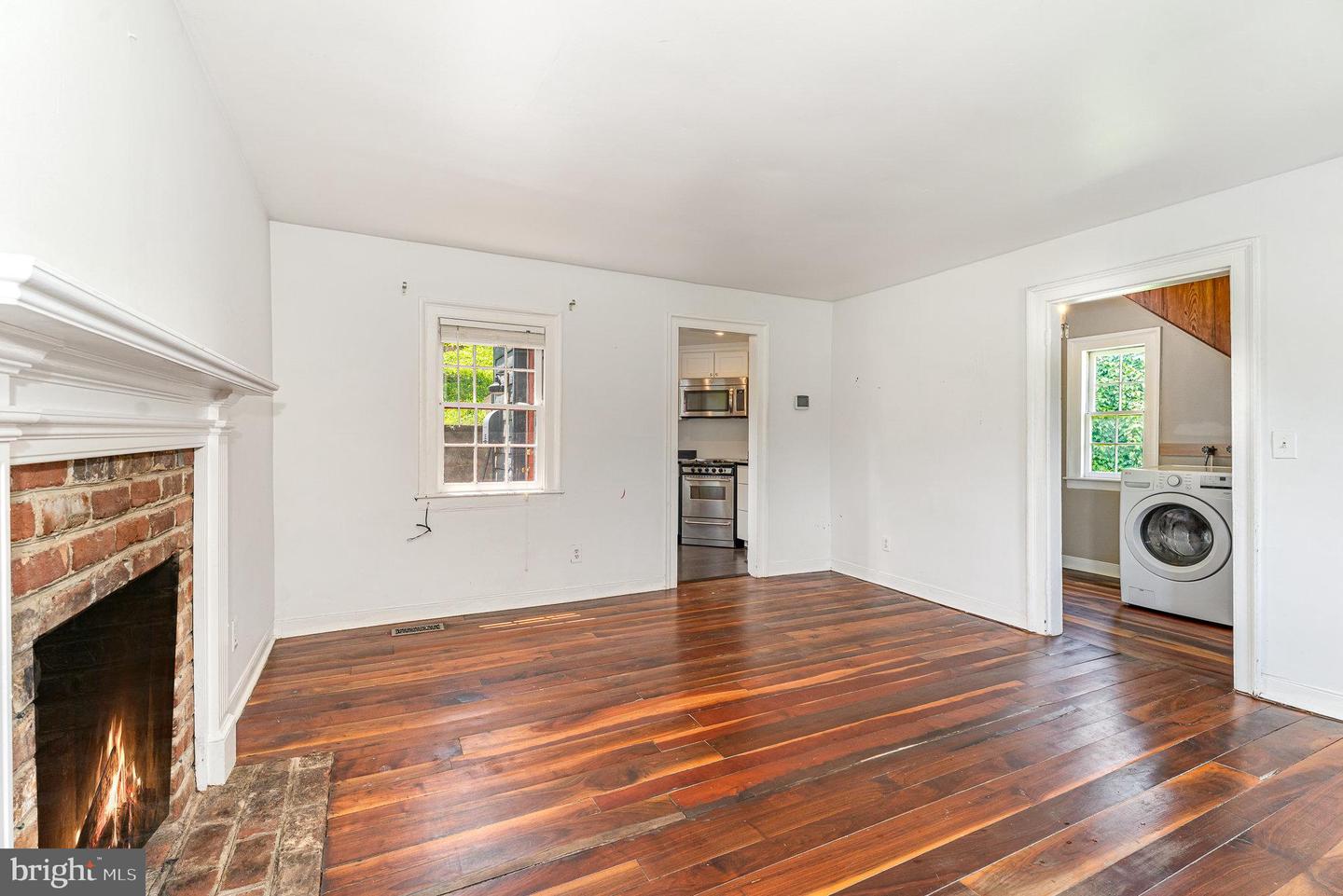 210 SOPHIA ST, FREDERICKSBURG, Virginia 22401, 1 Bedroom Bedrooms, ,1 BathroomBathrooms,Residential,For sale,210 SOPHIA ST,VAFB2008634 MLS # VAFB2008634