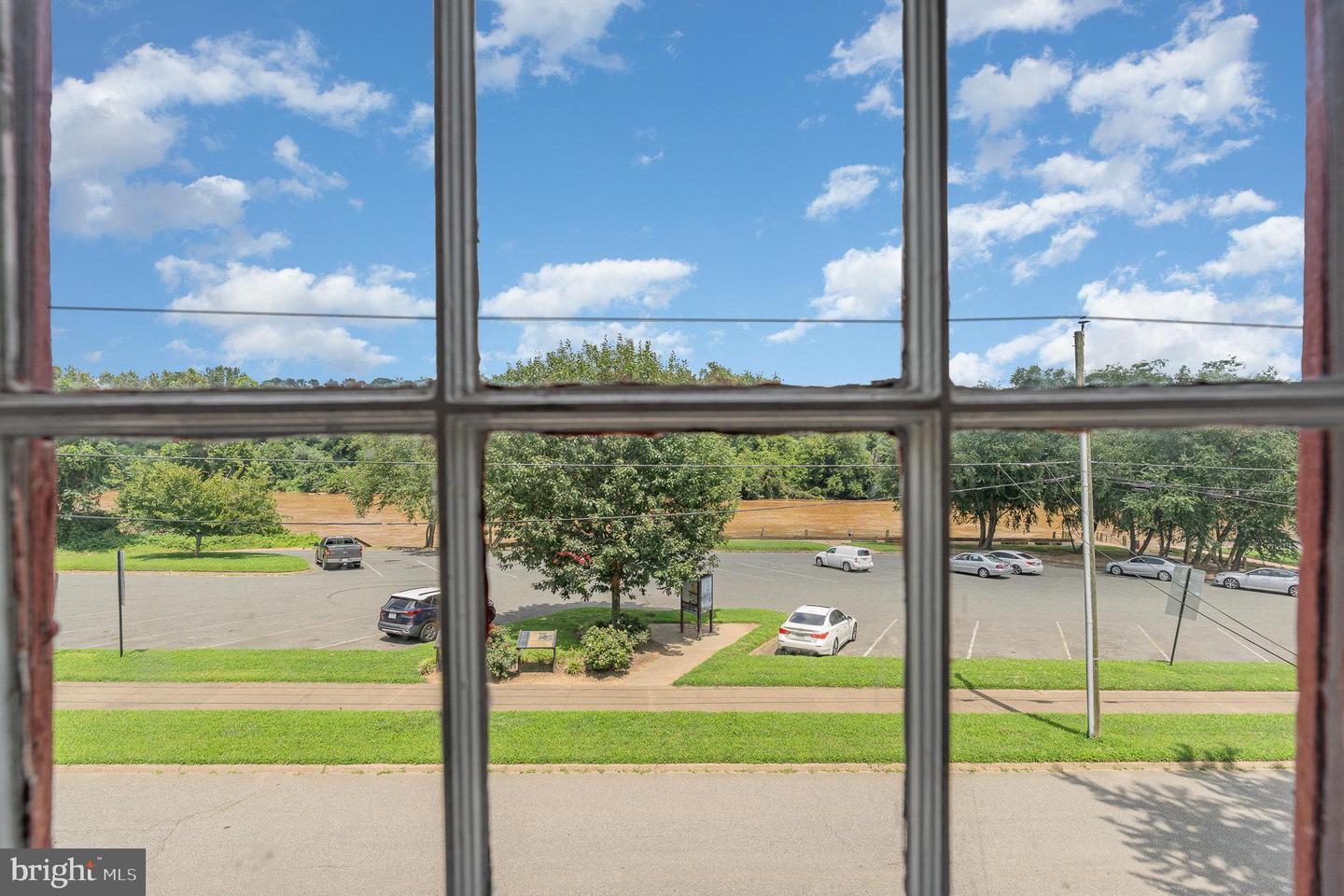 210 SOPHIA ST, FREDERICKSBURG, Virginia 22401, 1 Bedroom Bedrooms, ,1 BathroomBathrooms,Residential,For sale,210 SOPHIA ST,VAFB2008634 MLS # VAFB2008634