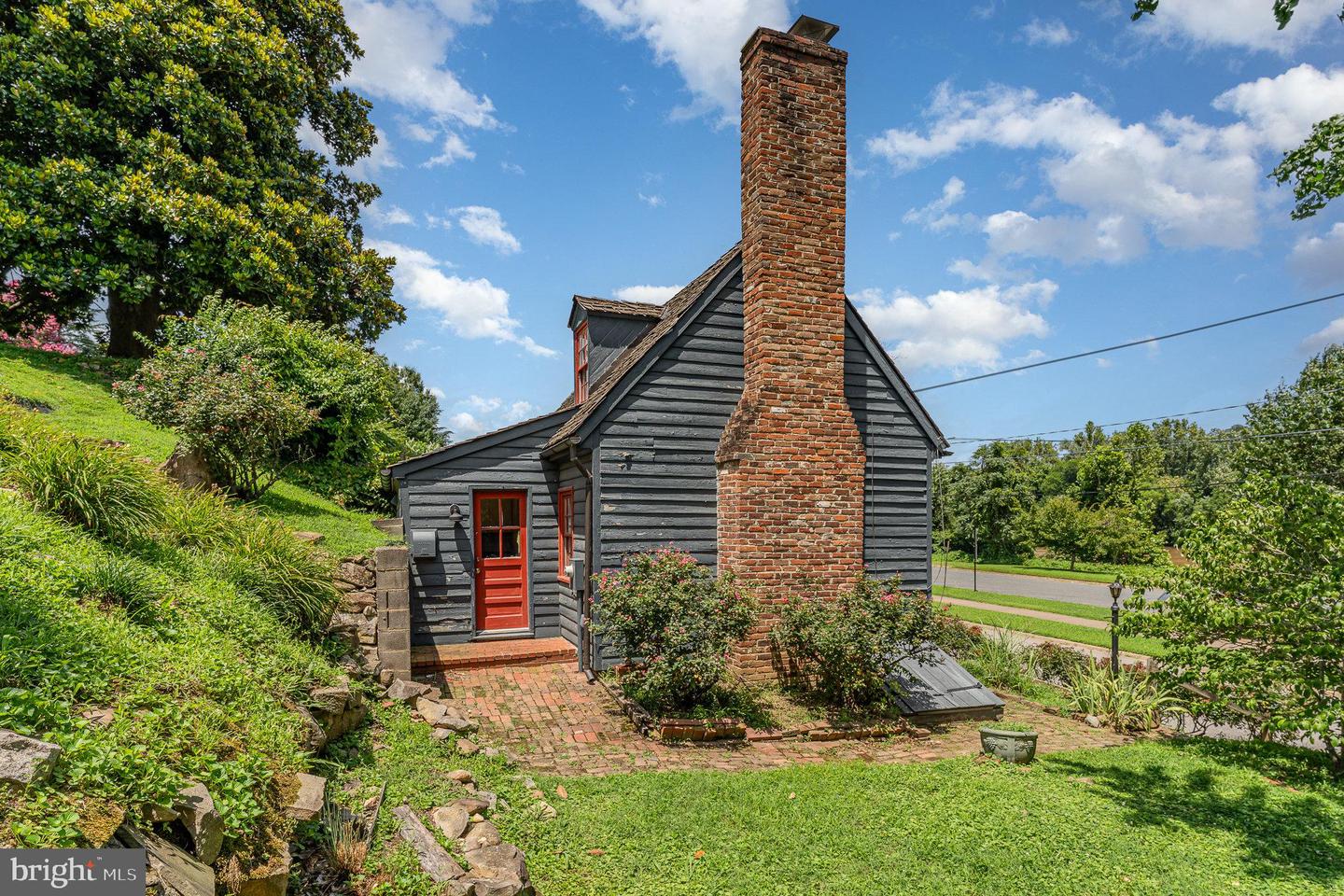 210 SOPHIA ST, FREDERICKSBURG, Virginia 22401, 1 Bedroom Bedrooms, ,1 BathroomBathrooms,Residential,For sale,210 SOPHIA ST,VAFB2008634 MLS # VAFB2008634