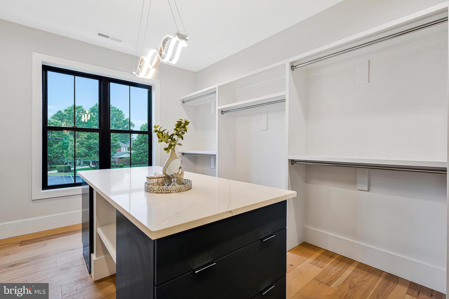11410 WAPLES MILL RD, OAKTON, Virginia 22124, 5 Bedrooms Bedrooms, ,5 BathroomsBathrooms,Residential,For sale,11410 WAPLES MILL RD,VAFX2256968 MLS # VAFX2256968
