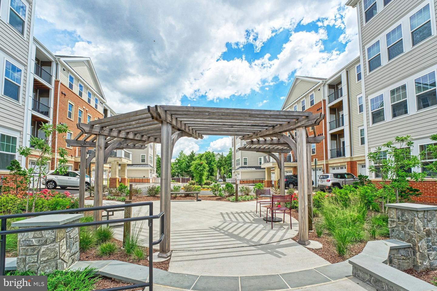 750 MOUNT AIRY TER NE #402, LEESBURG, Virginia 20176, 2 Bedrooms Bedrooms, ,2 BathroomsBathrooms,Residential,For sale,750 MOUNT AIRY TER NE #402,VALO2103068 MLS # VALO2103068