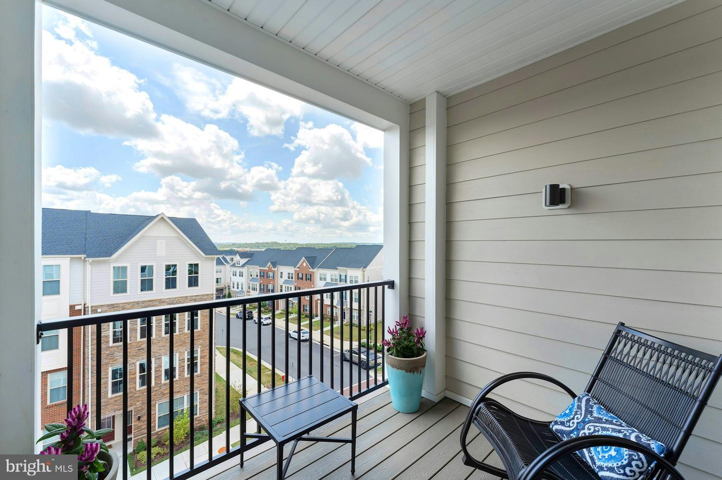 750 MOUNT AIRY TER NE #402, LEESBURG, Virginia 20176, 2 Bedrooms Bedrooms, ,2 BathroomsBathrooms,Residential,For sale,750 MOUNT AIRY TER NE #402,VALO2103068 MLS # VALO2103068