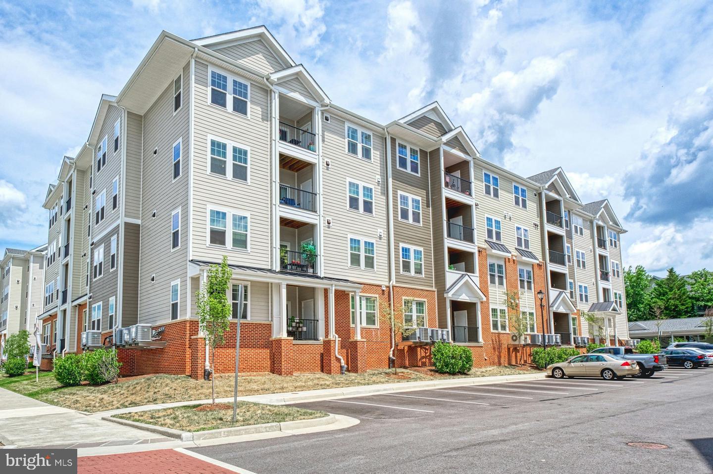 750 MOUNT AIRY TER NE #402, LEESBURG, Virginia 20176, 2 Bedrooms Bedrooms, ,2 BathroomsBathrooms,Residential,For sale,750 MOUNT AIRY TER NE #402,VALO2103068 MLS # VALO2103068