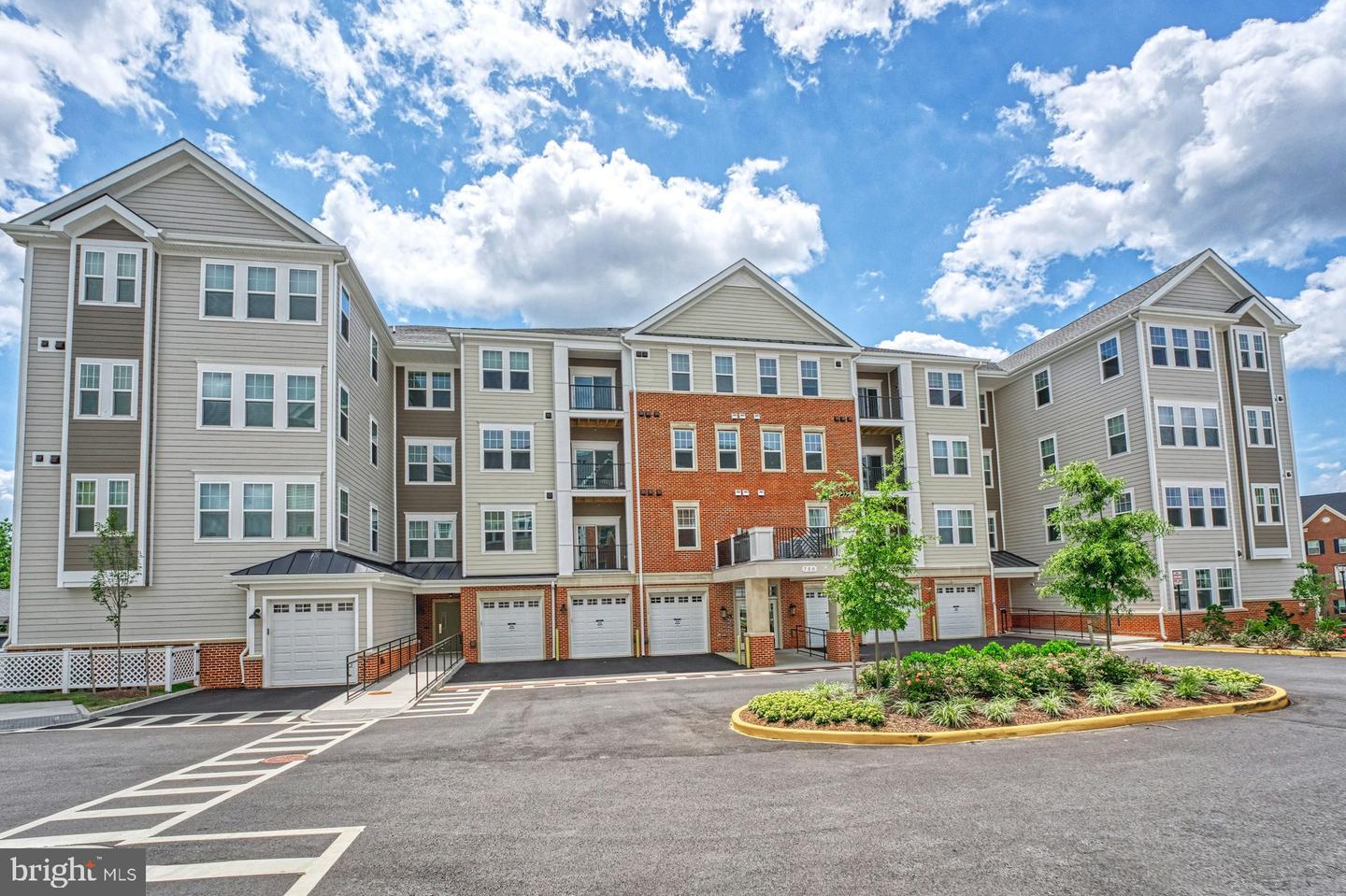 750 MOUNT AIRY TER NE #402, LEESBURG, Virginia 20176, 2 Bedrooms Bedrooms, ,2 BathroomsBathrooms,Residential,For sale,750 MOUNT AIRY TER NE #402,VALO2103068 MLS # VALO2103068