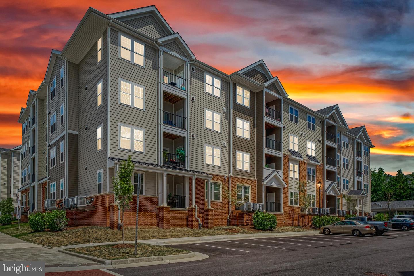 750 MOUNT AIRY TER NE #402, LEESBURG, Virginia 20176, 2 Bedrooms Bedrooms, ,2 BathroomsBathrooms,Residential,For sale,750 MOUNT AIRY TER NE #402,VALO2103068 MLS # VALO2103068