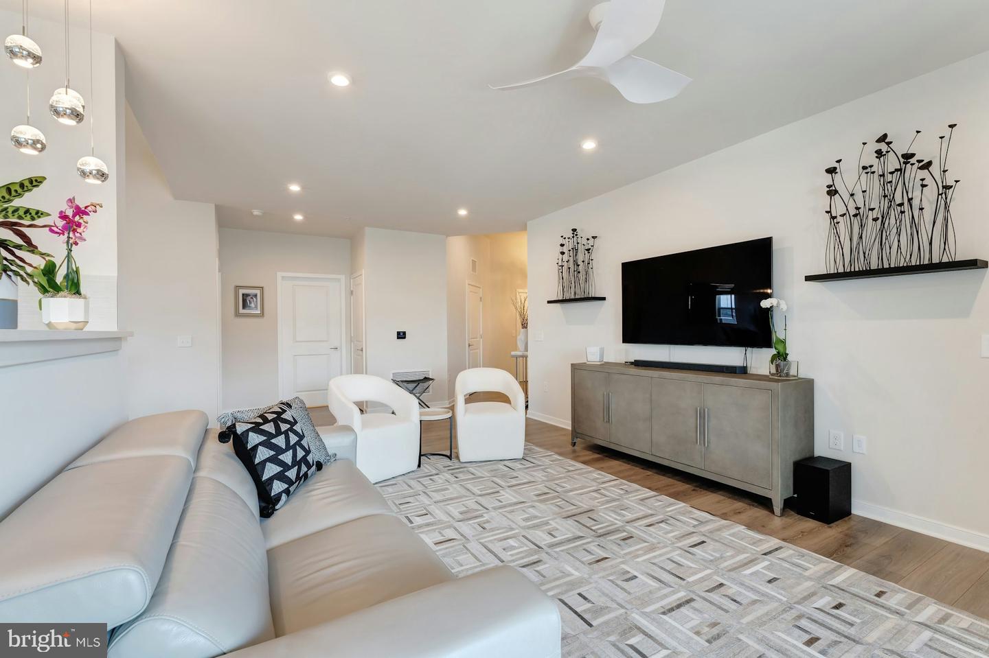 750 MOUNT AIRY TER NE #402, LEESBURG, Virginia 20176, 2 Bedrooms Bedrooms, ,2 BathroomsBathrooms,Residential,For sale,750 MOUNT AIRY TER NE #402,VALO2103068 MLS # VALO2103068