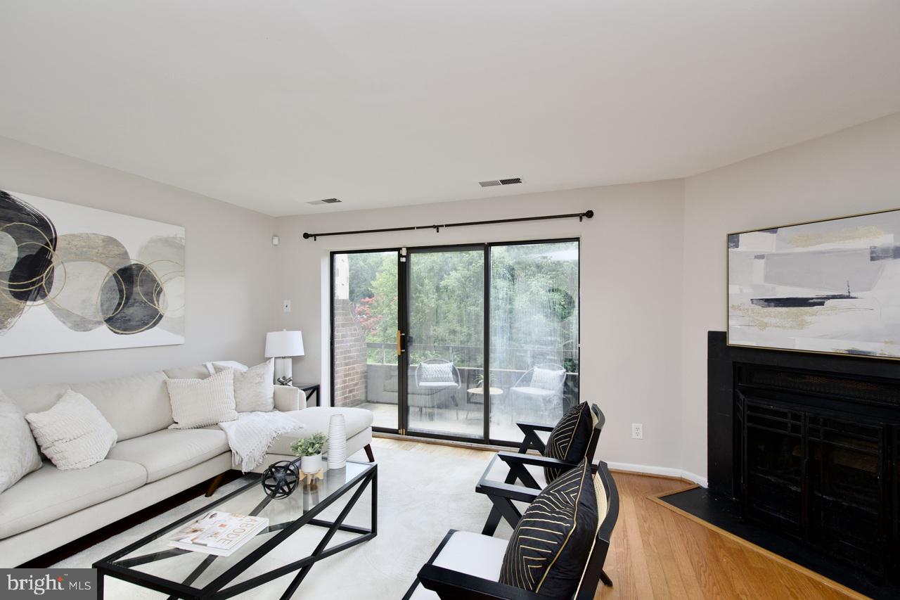 3081 HAWTHORNE DR NE #3081, WASHINGTON, District Of Columbia 20017, 2 Bedrooms Bedrooms, ,2 BathroomsBathrooms,Residential,For sale,3081 HAWTHORNE DR NE #3081,DCDC2211992 MLS # DCDC2211992