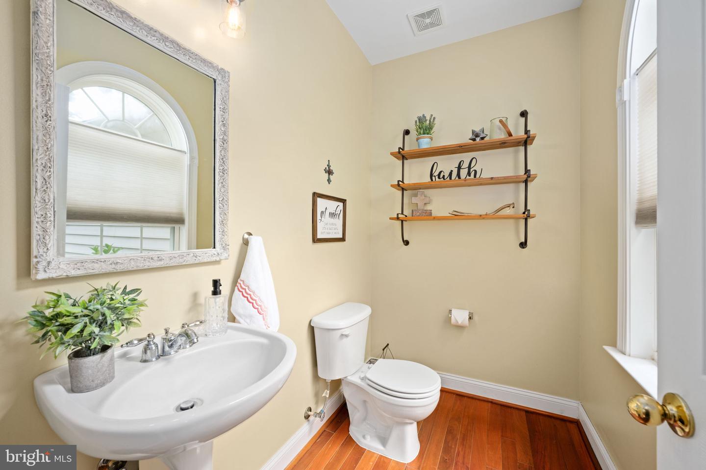 564 GENTLE BREEZE CIR, FREDERICKSBURG, Virginia 22406, 5 Bedrooms Bedrooms, ,3 BathroomsBathrooms,Residential,For sale,564 GENTLE BREEZE CIR,VAST2041104 MLS # VAST2041104