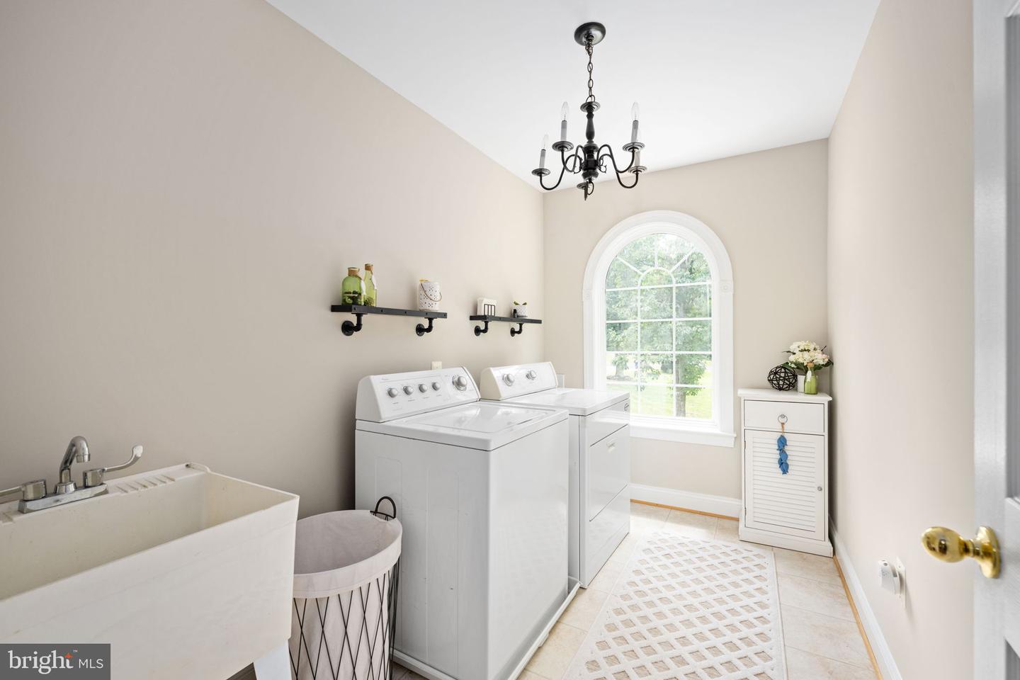 564 GENTLE BREEZE CIR, FREDERICKSBURG, Virginia 22406, 5 Bedrooms Bedrooms, ,3 BathroomsBathrooms,Residential,For sale,564 GENTLE BREEZE CIR,VAST2041104 MLS # VAST2041104